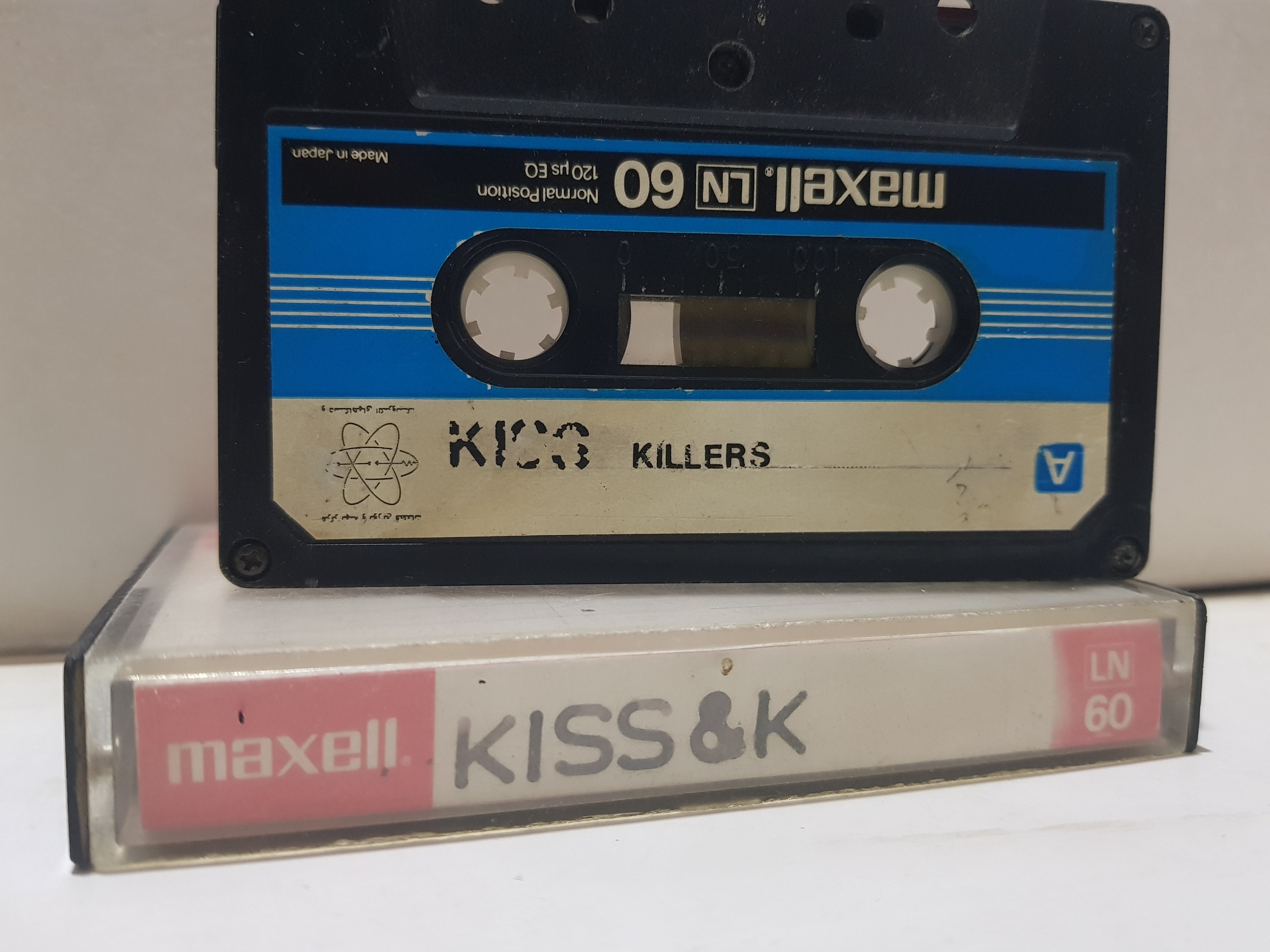 نوار کاست خارجی ( KISSKILLERS ) توضیح دارد