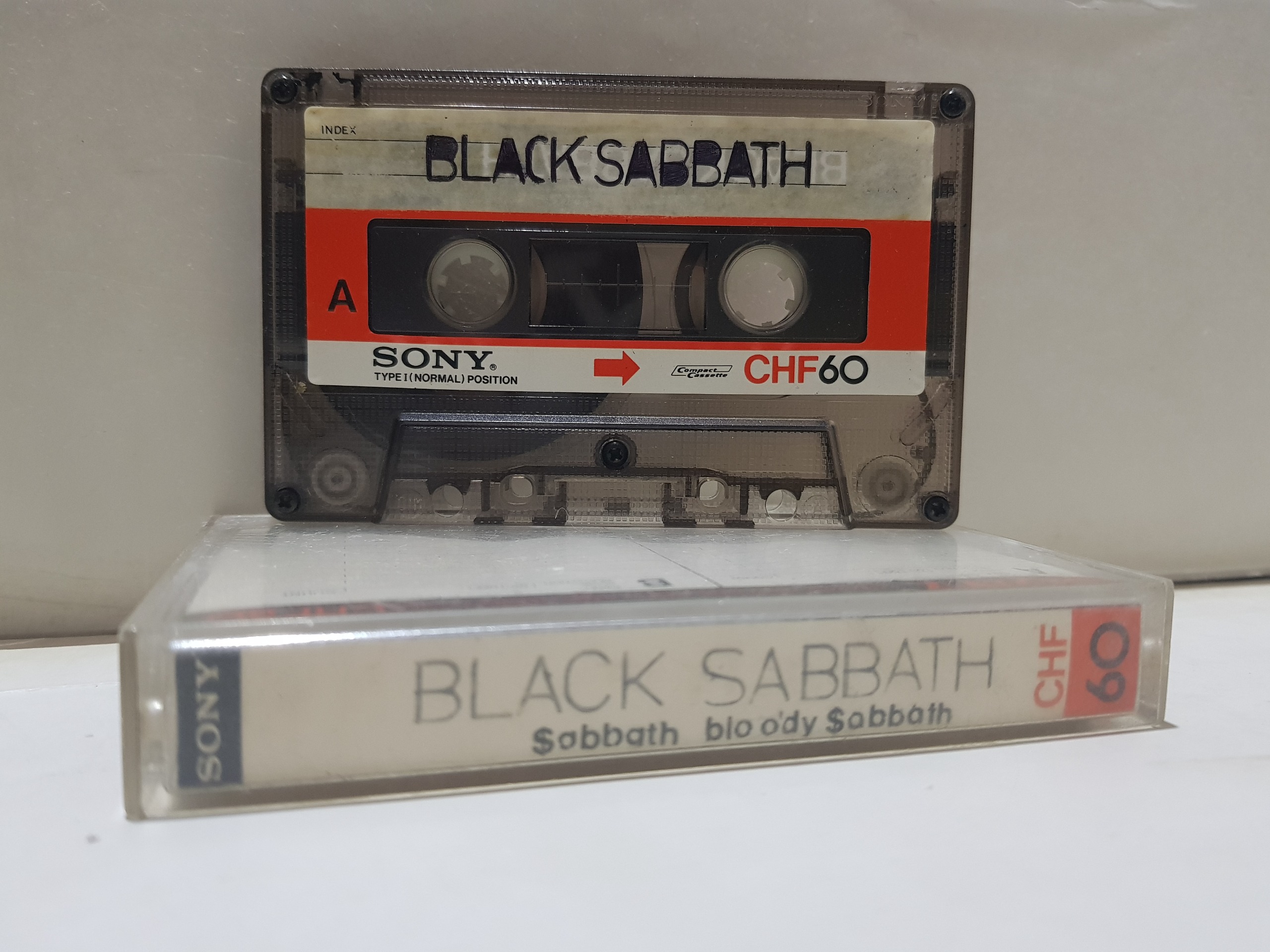 نوارکاست خارجی (BLACK SABBATE)توضیح دارد