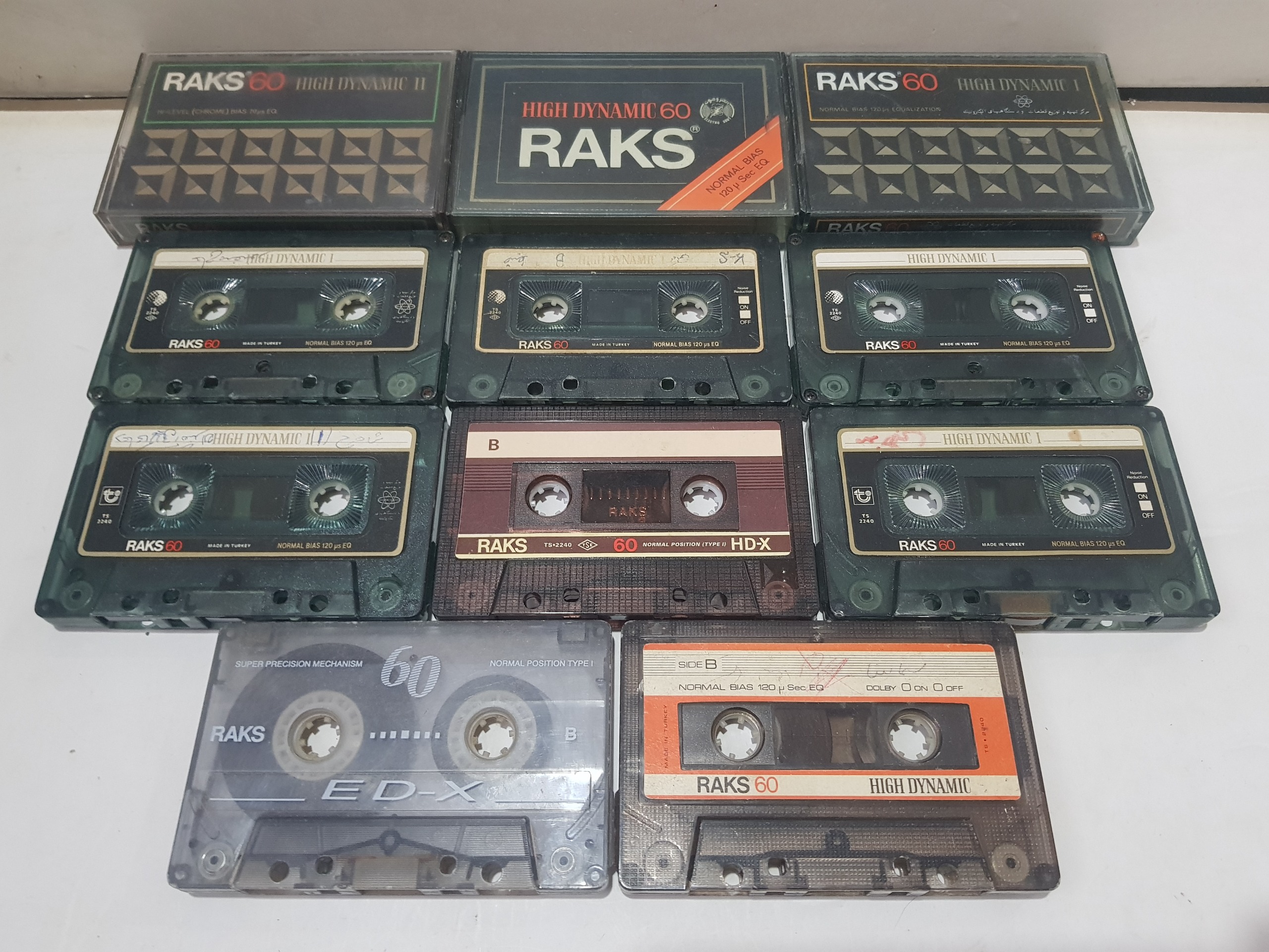 نوار کاست (تعداد 11 عدد RAKS ) توضیح دارد