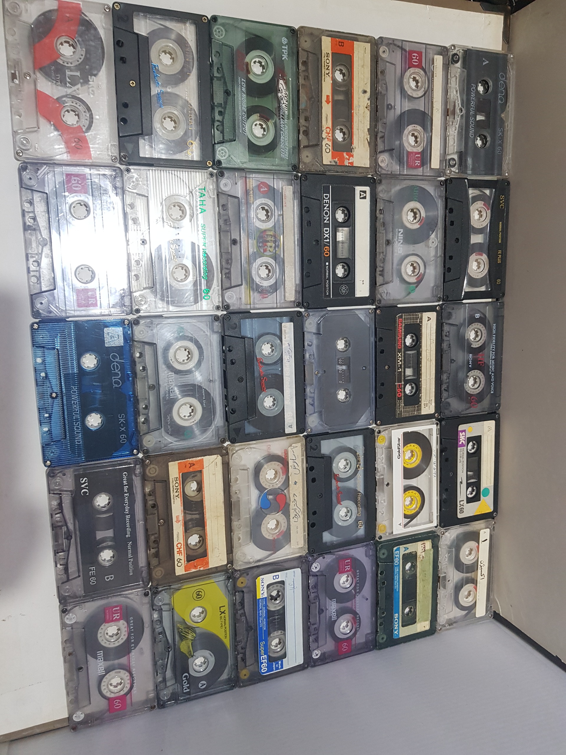 نوارکاست قدیمی ( تعداد 80 عدد) توضیح دارد