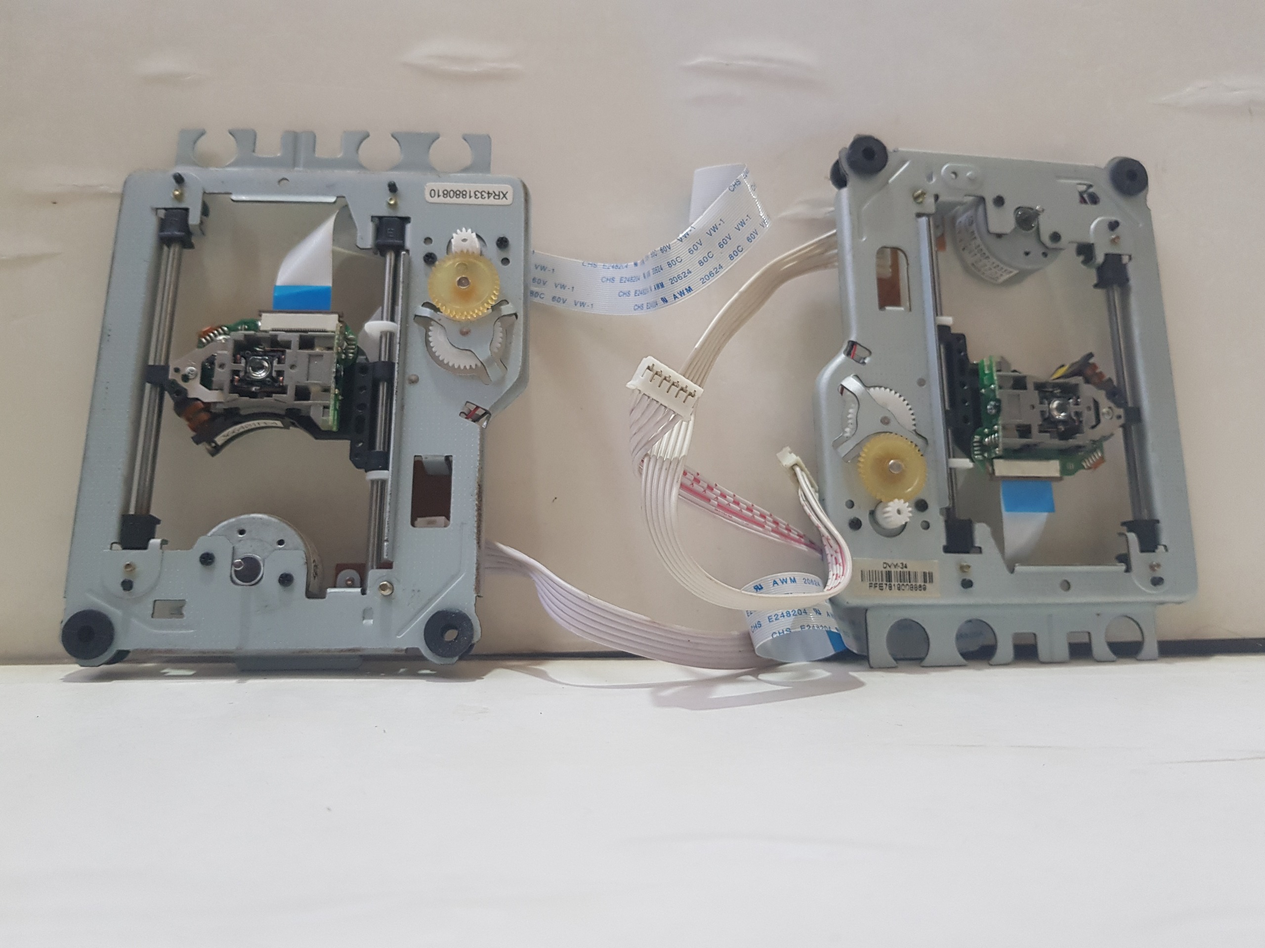 مکانیزم اپتیک dvd پلیر 2 عدد توضیح دارد