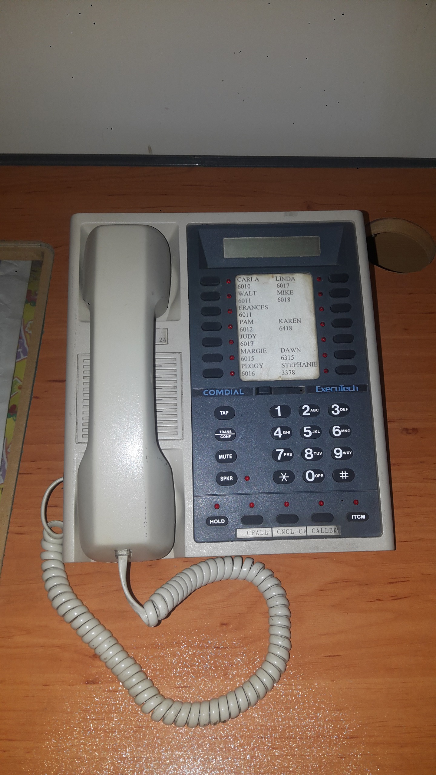 تلفن کمیاب کلکسیونی COMDIAL ساخت آمریکا توضیح دارد