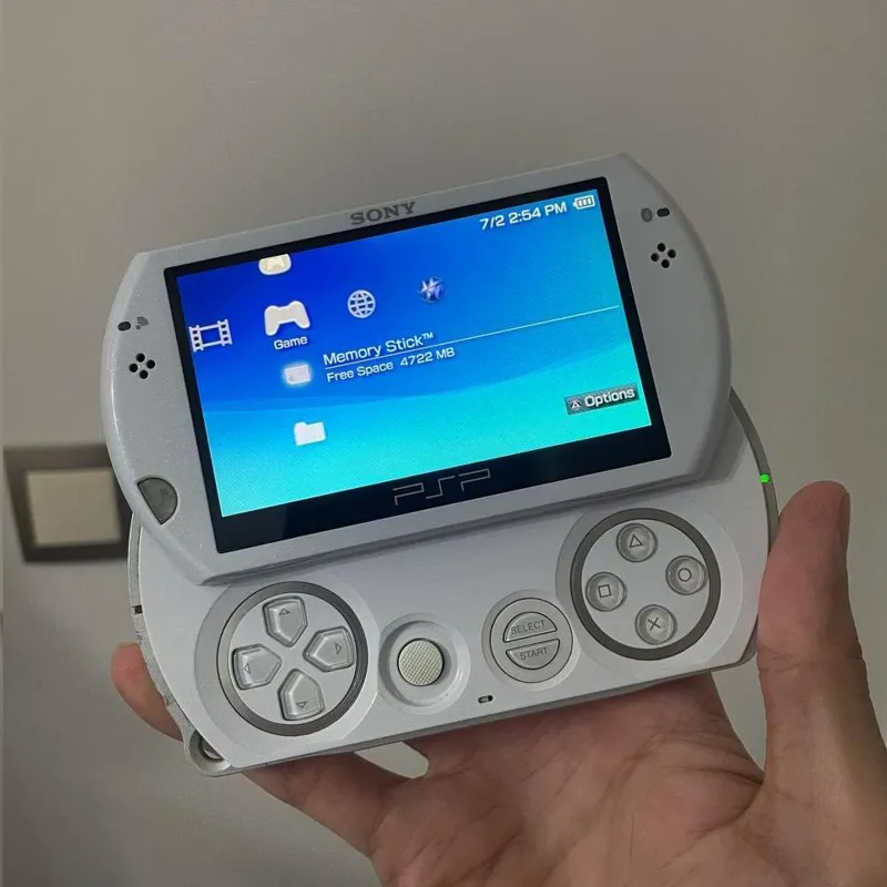 کنسول فوق العاده تمیز PSP GO سفید