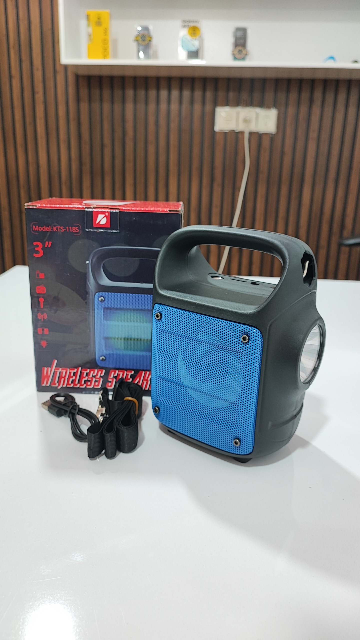 اسپیکر بلوتوث چراغ قوه دار برند KTS مدل KTS-1185