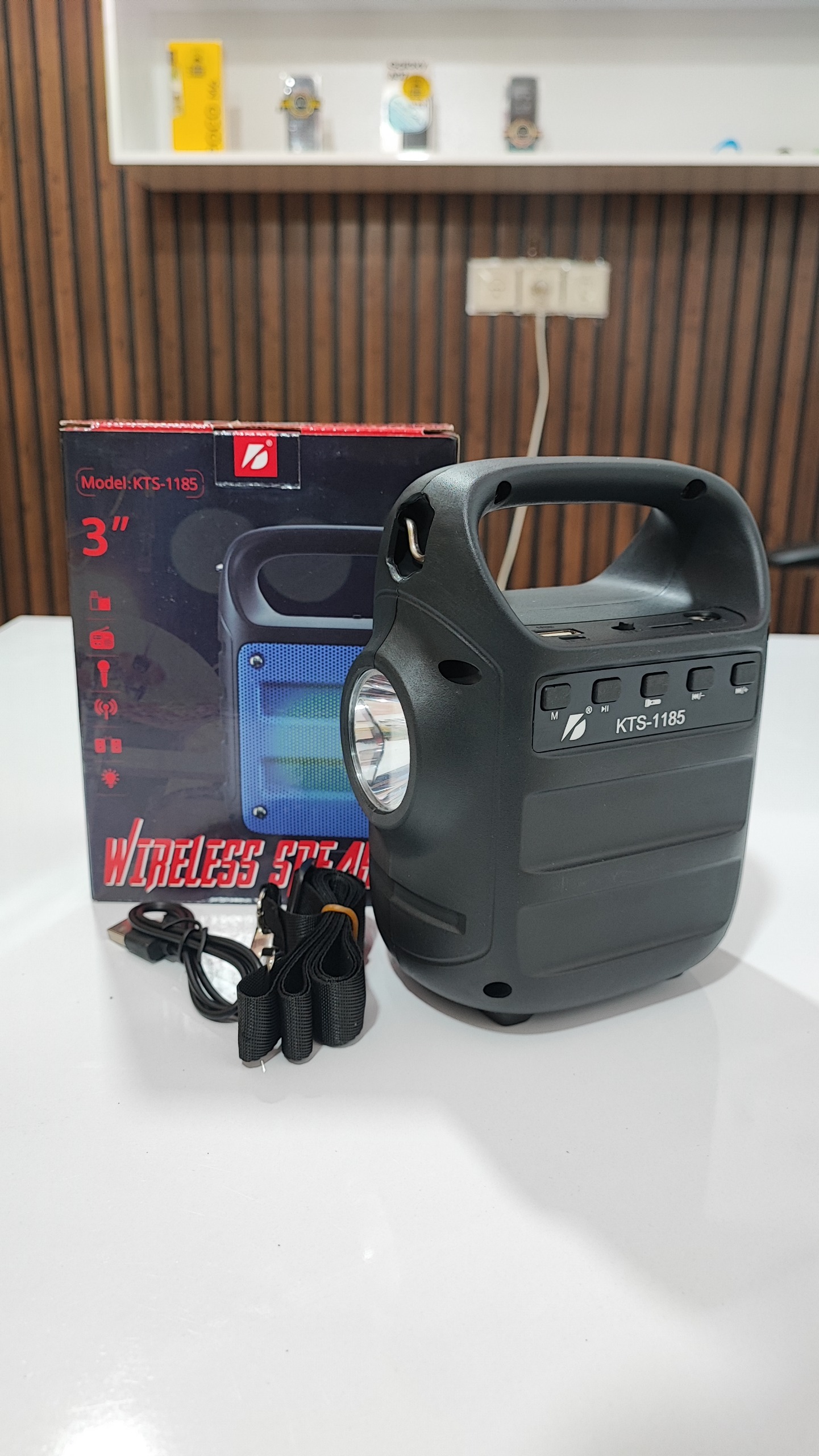 اسپیکر بلوتوث چراغ قوه دار برند KTS مدل KTS-1185