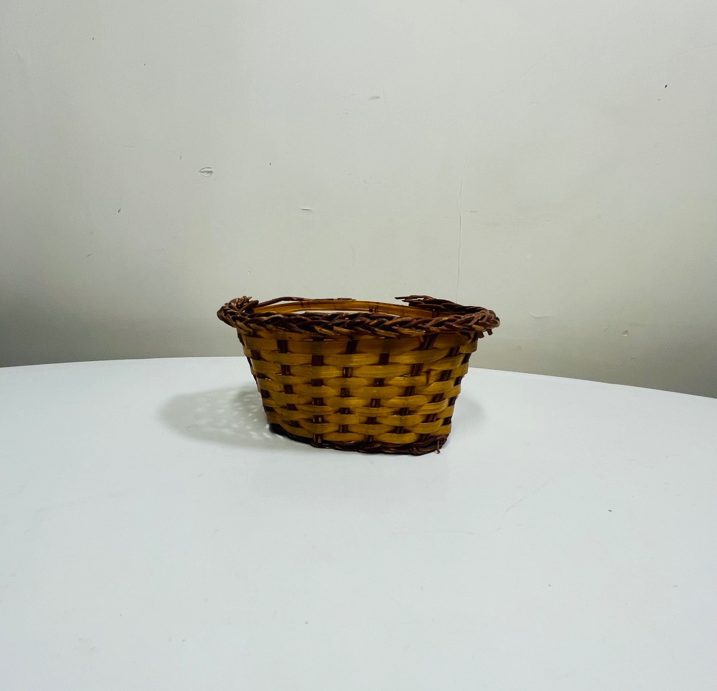 سبد حصیری کوچک قدیمی