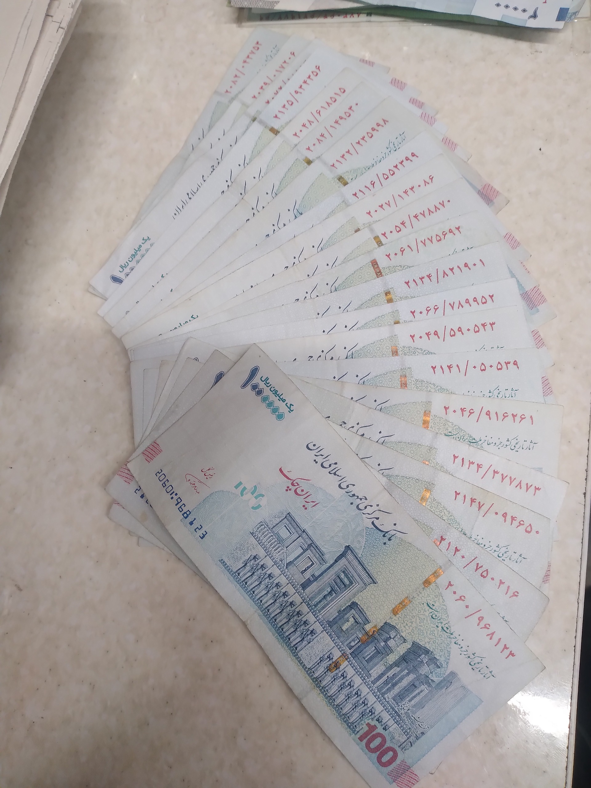چک پول 100تومانی امضا قرمز