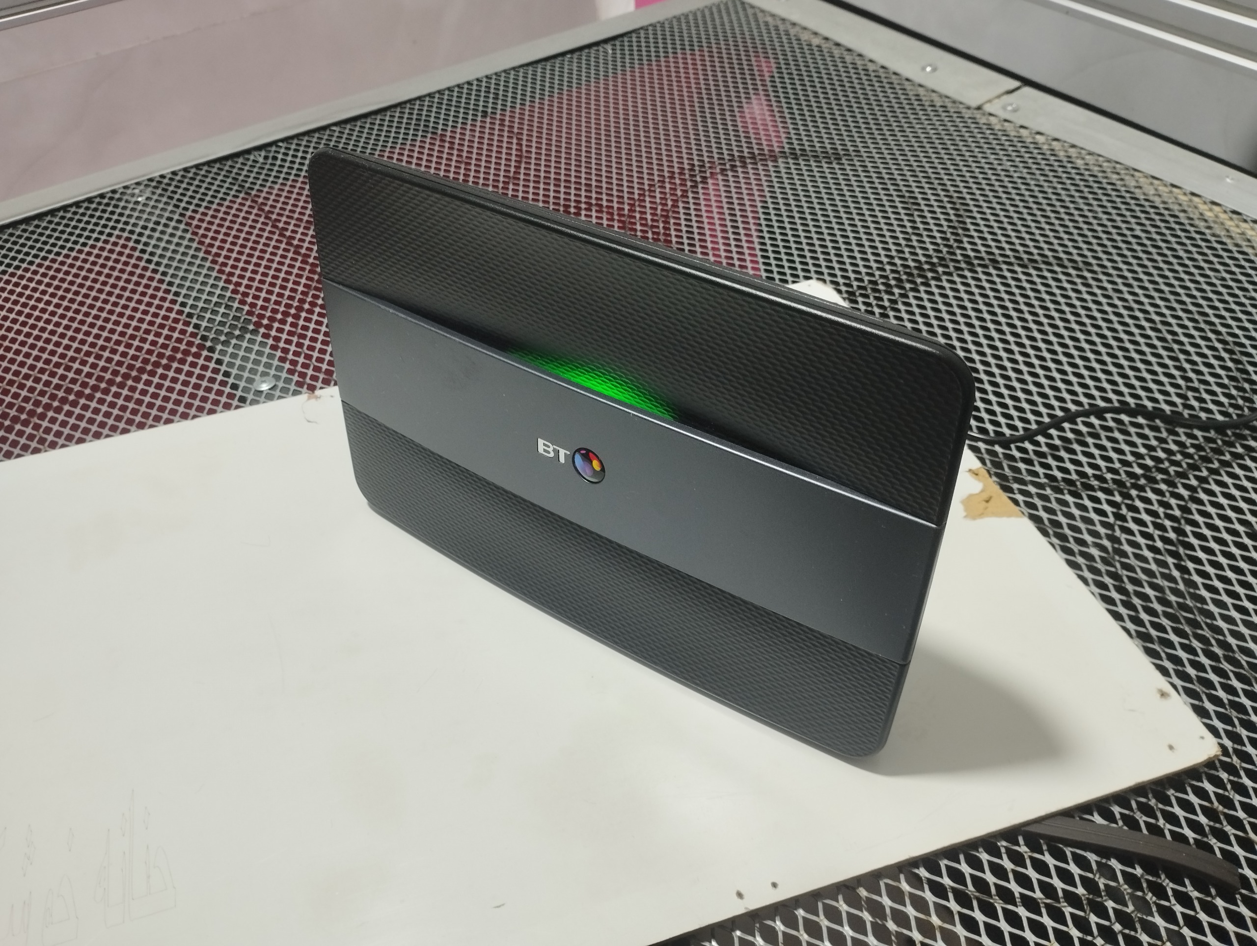 مودم اروپایی bt hub6