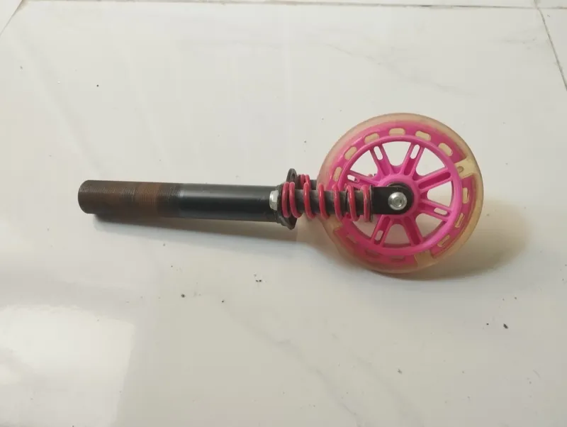 چرخ اسکوتر چراغدار با کمک