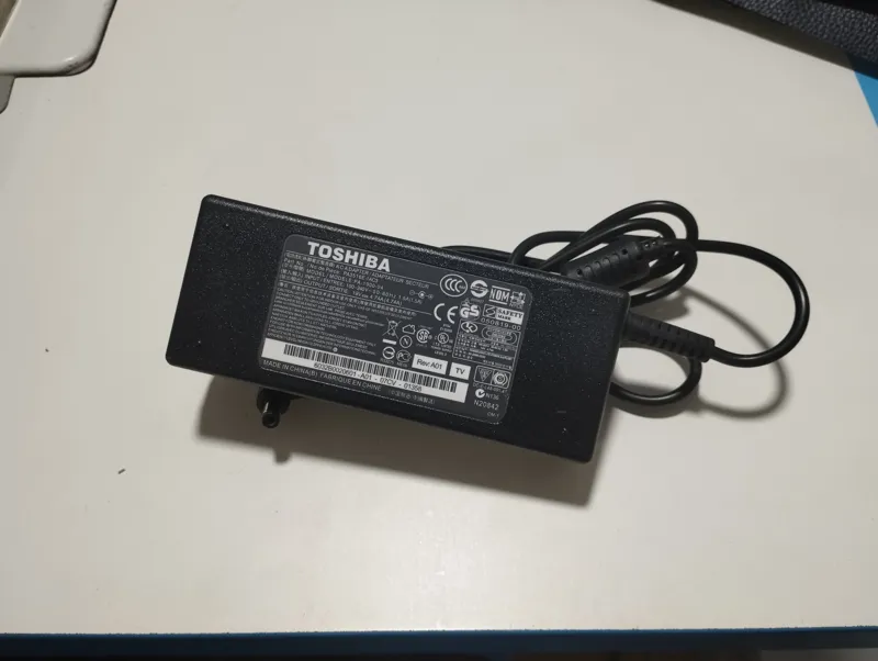 شارژر توشیبا 19 ولت 4.7 آمپر