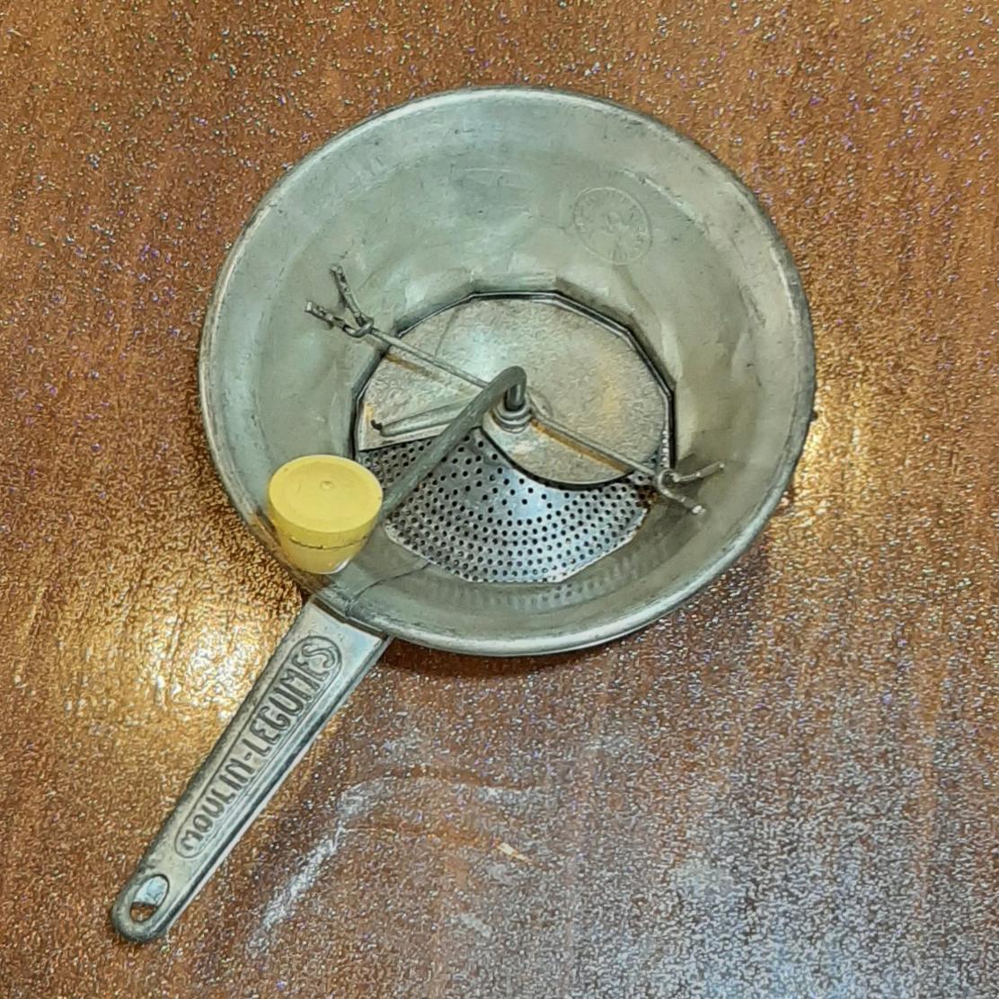 ظرف قدیمی رب گیری فرانسوی