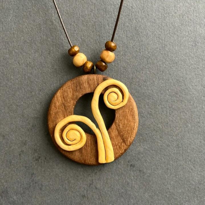 گردنبند چوبی جوانه با چوب های مختلف