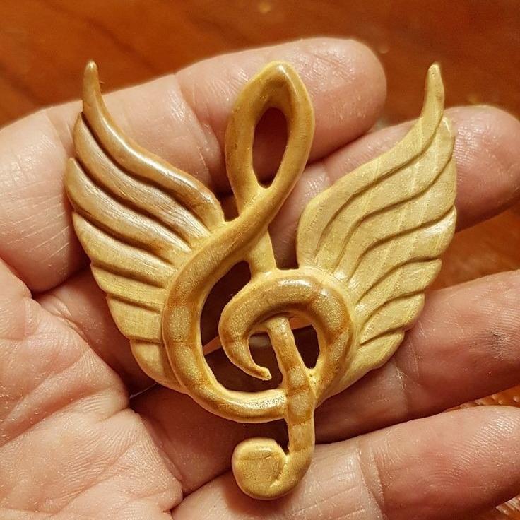 گردنبند چوبی نت سل بالدار با چوب گلابی