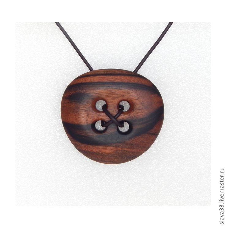 گردنبند چوبی دکمه با چوب گردو تیره