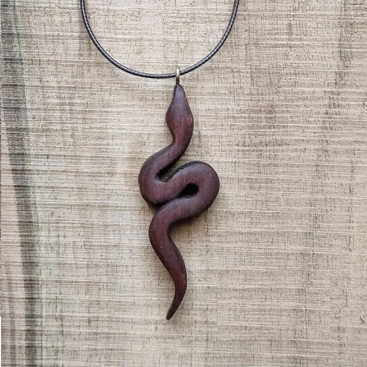 گردنبند چوبی مار با چوب گردو تیره