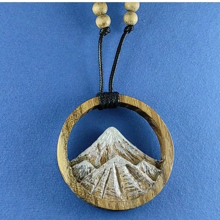 گردنبند چوبی دست ساز کوه دماوند با چوب اقاقیا