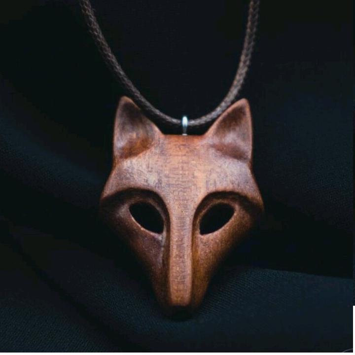 گردنبند چوبی روباه با چوب گردو تیره