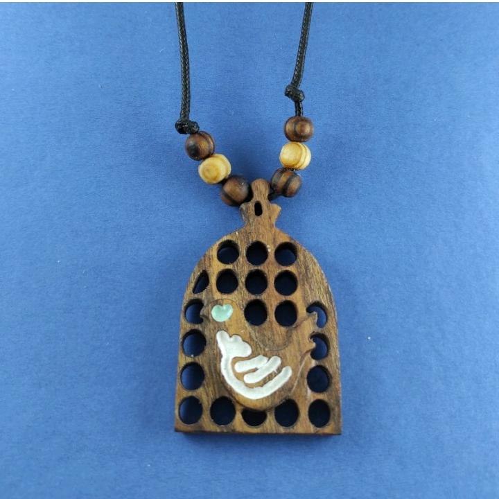 گردنبند مرغ آمین با چوب اقاقیا سایز متوسط