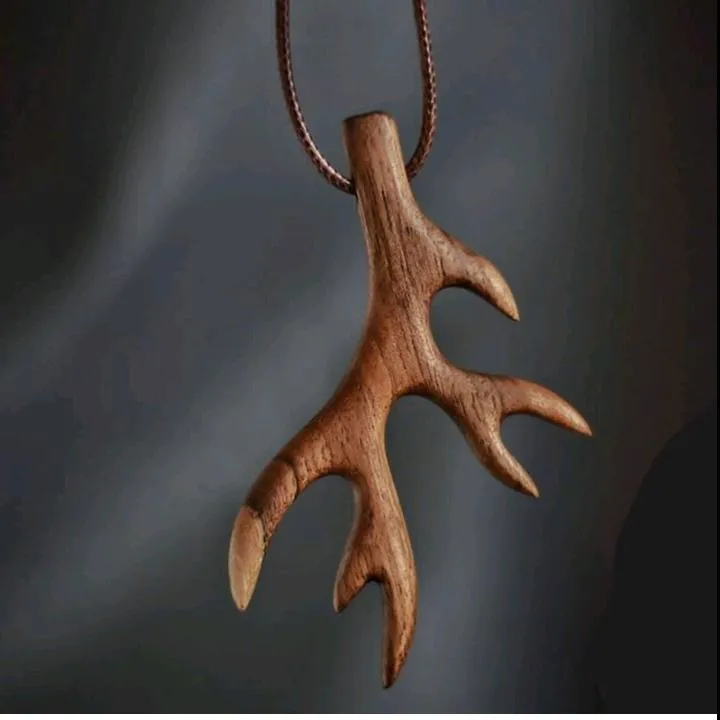 گردنبند چوبی شاخ گوزن با چوب گردو