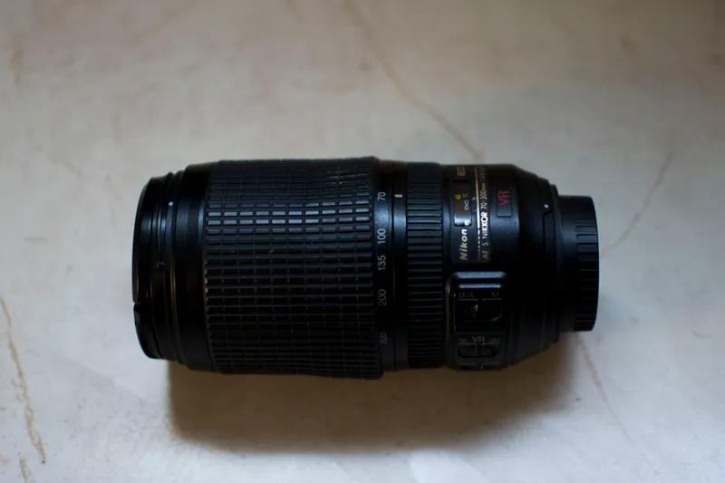 لنز نیکون 70-300 f 4-56 لرزش گیر دار