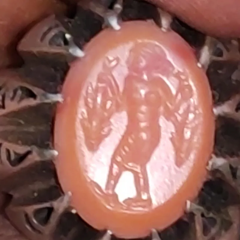 انگشتر قدیمی نقش قدیمی حکاکی با کمانچه