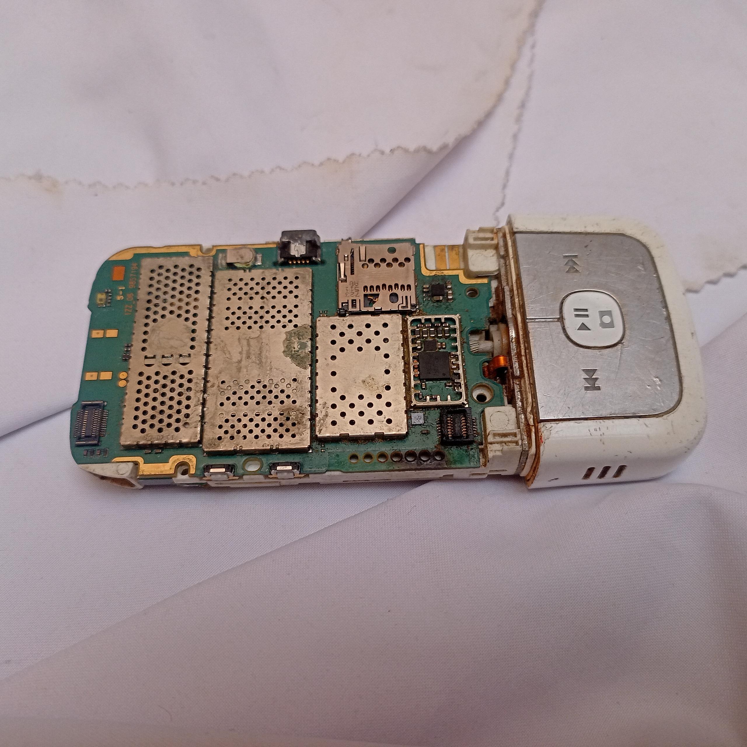 گوشی موبایل قدیمی چرخشی نوکیا Nokia 5700