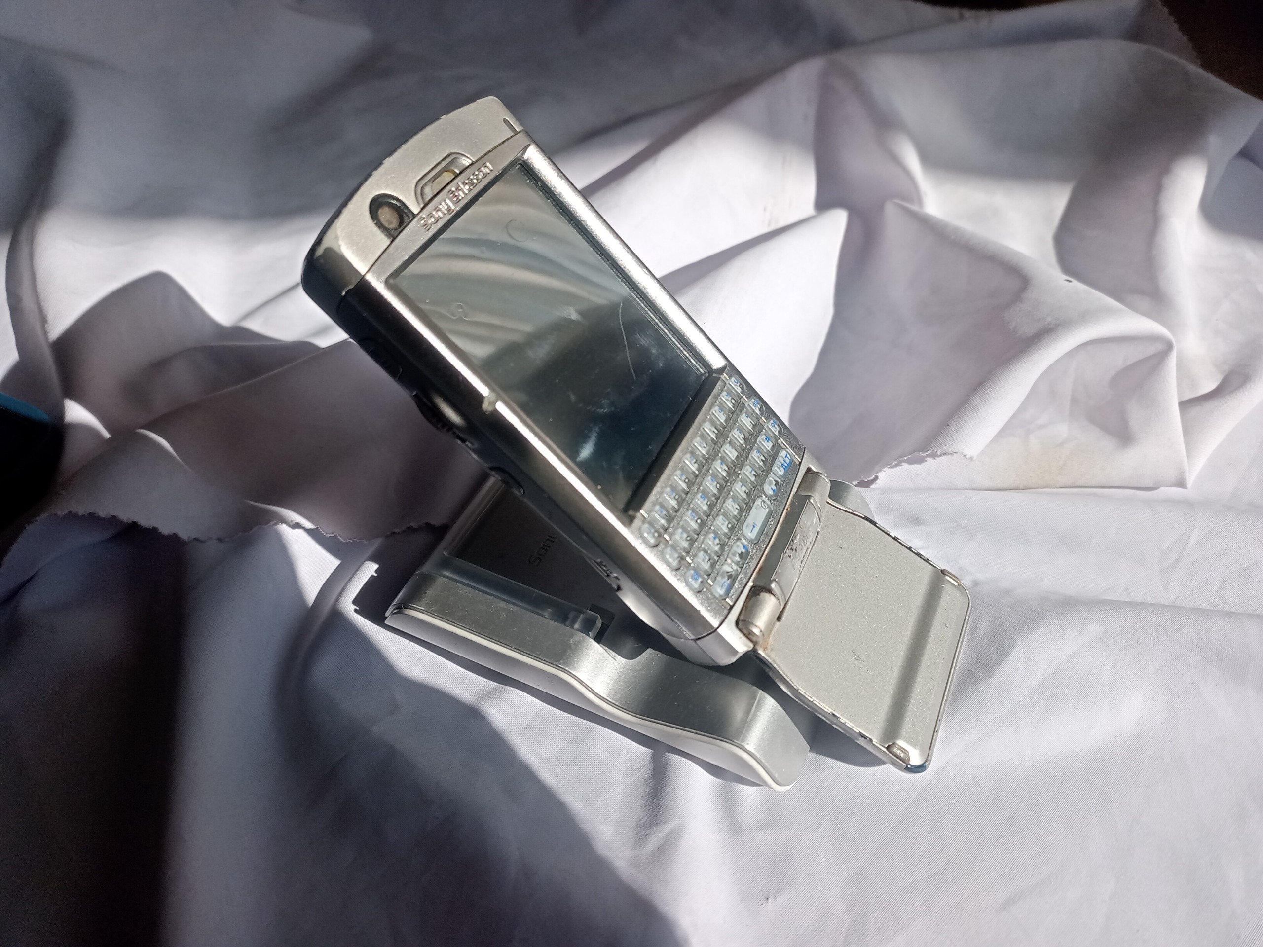 موبایل قدیمی سونی اریکسون Sony Ericsson P990