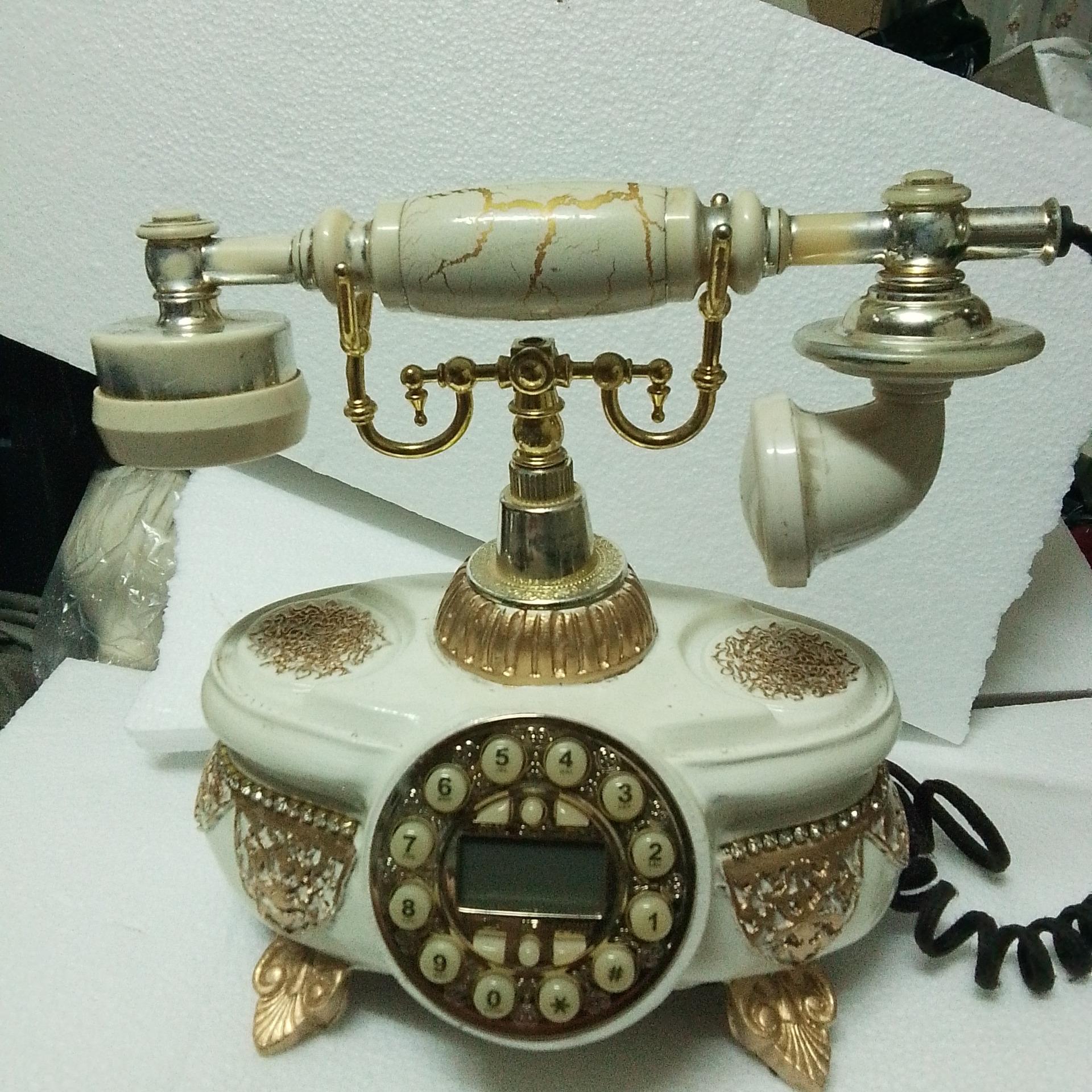 تلفن طرح قدیمی و شیک