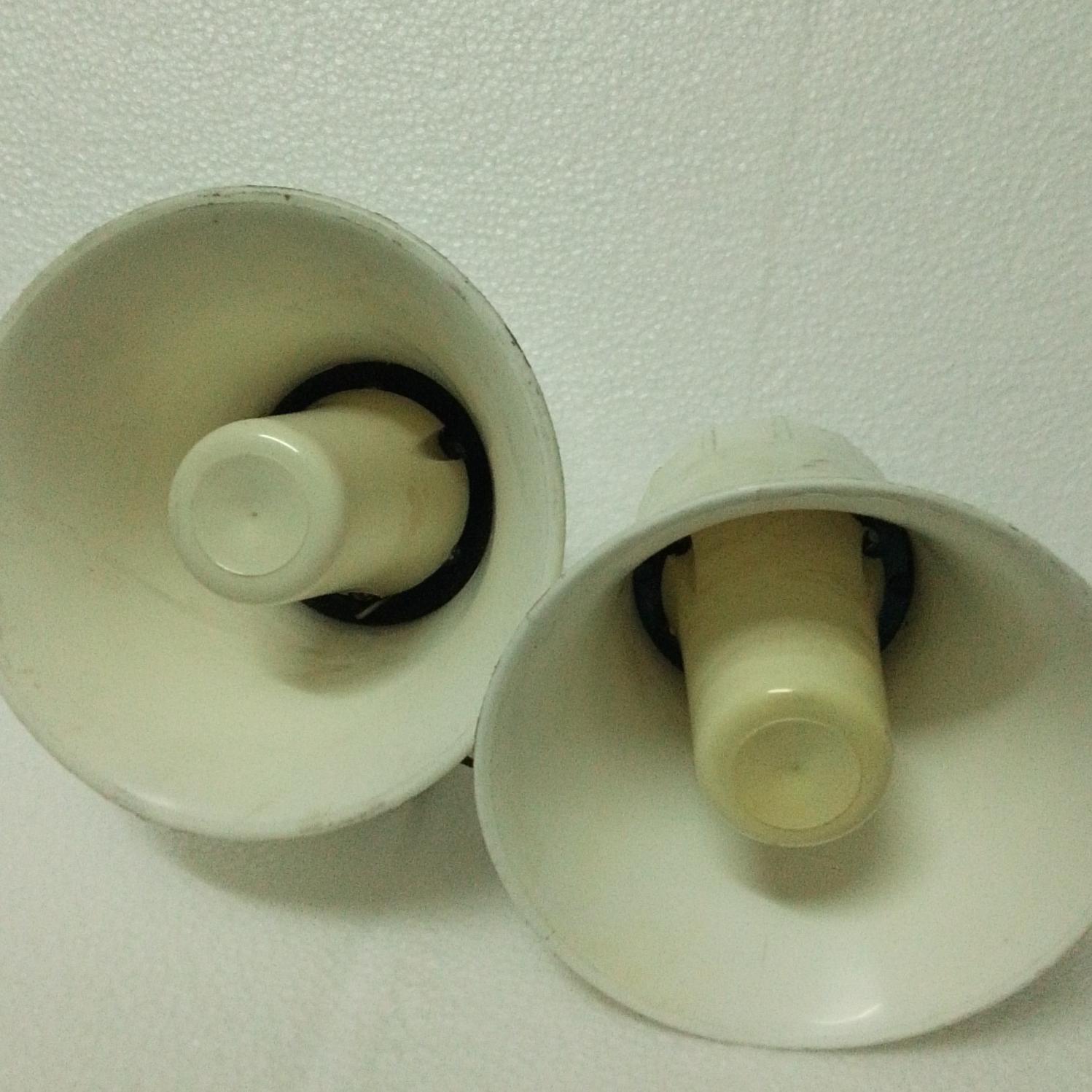 دو بلندگو طرح قدیمی