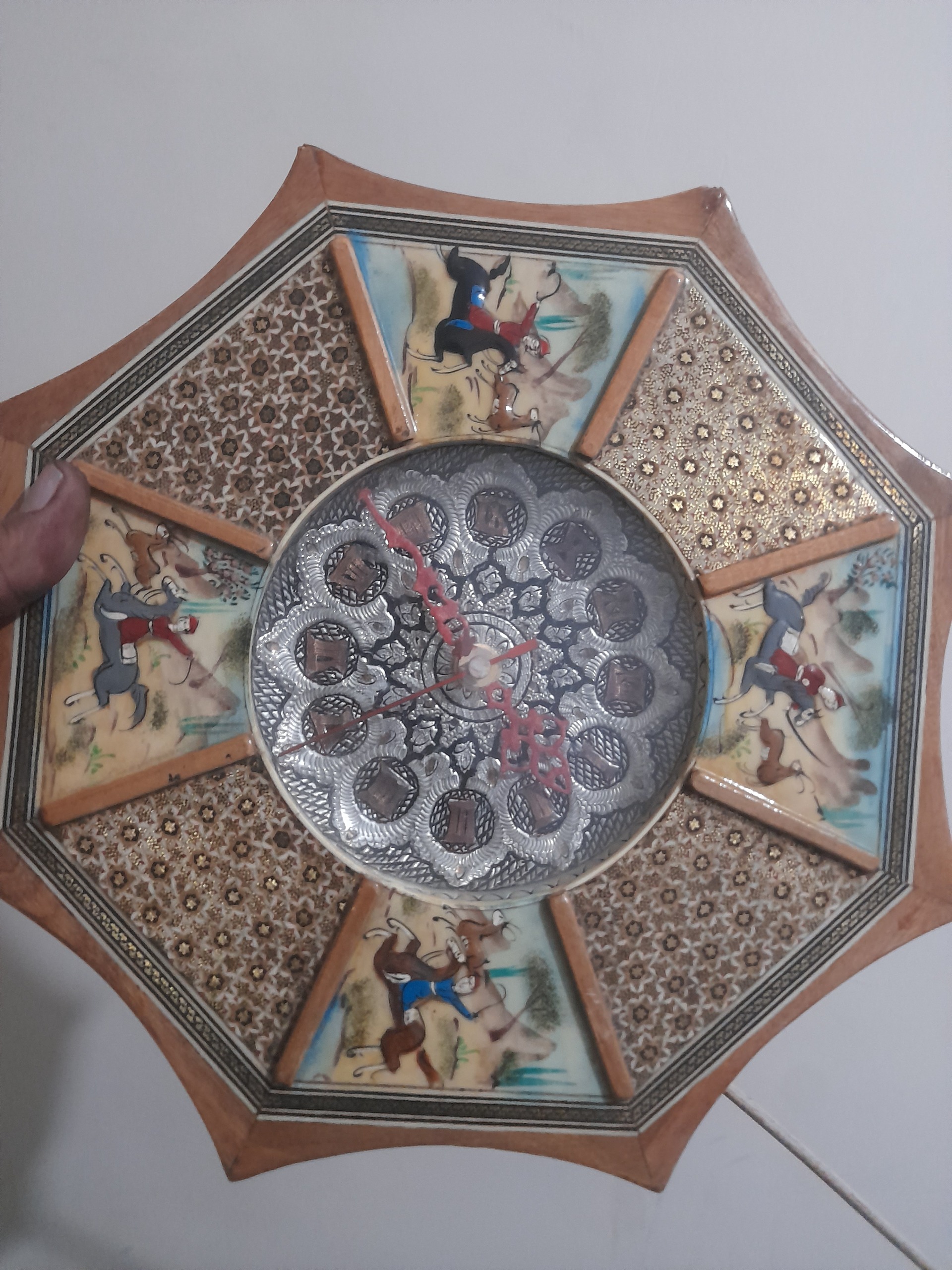 ساعت دیواری بسیار شیک و انتیک