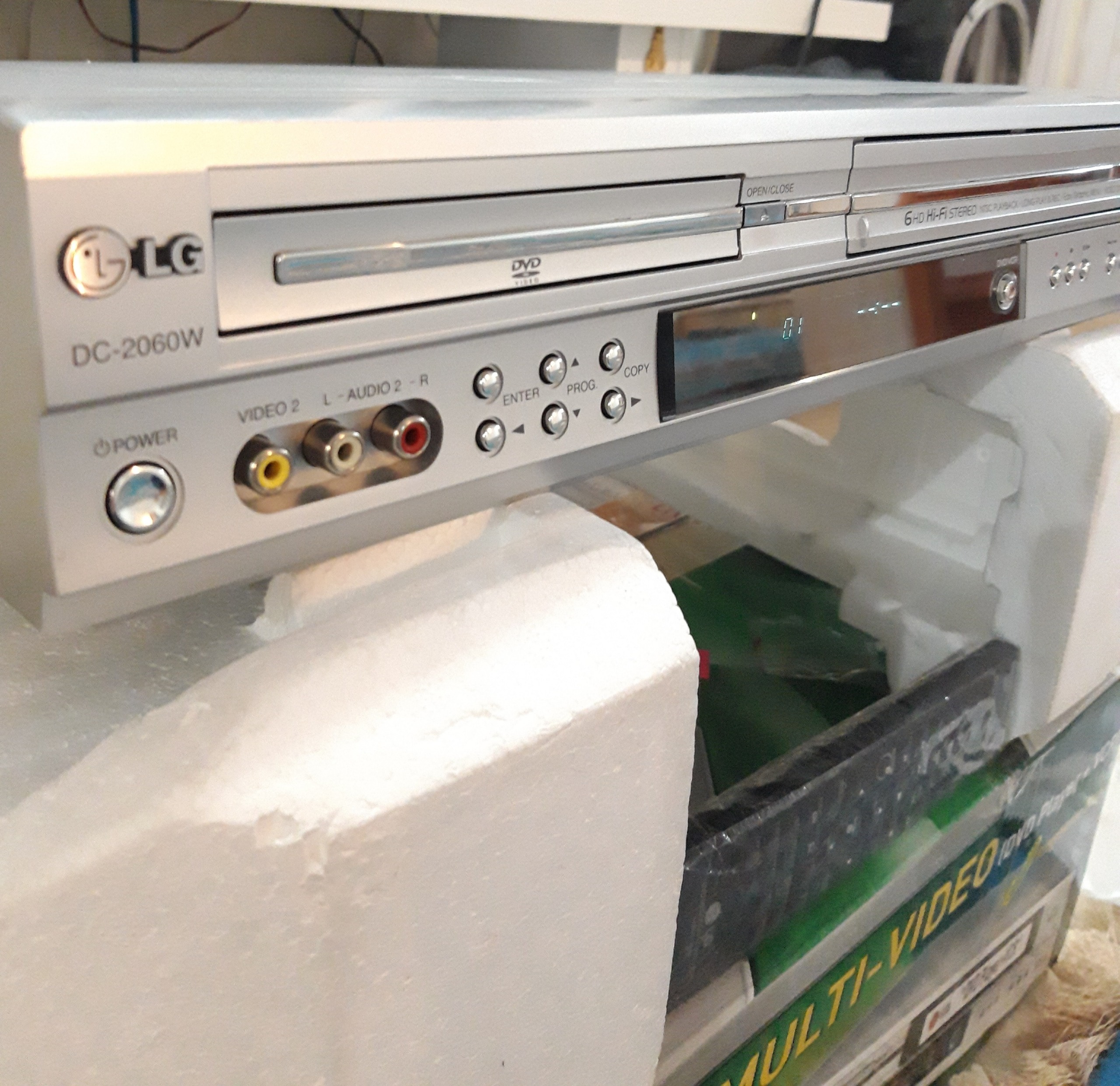 دبل ویدیو LG ویدیو و DVD با کارتن و کنترل سالم