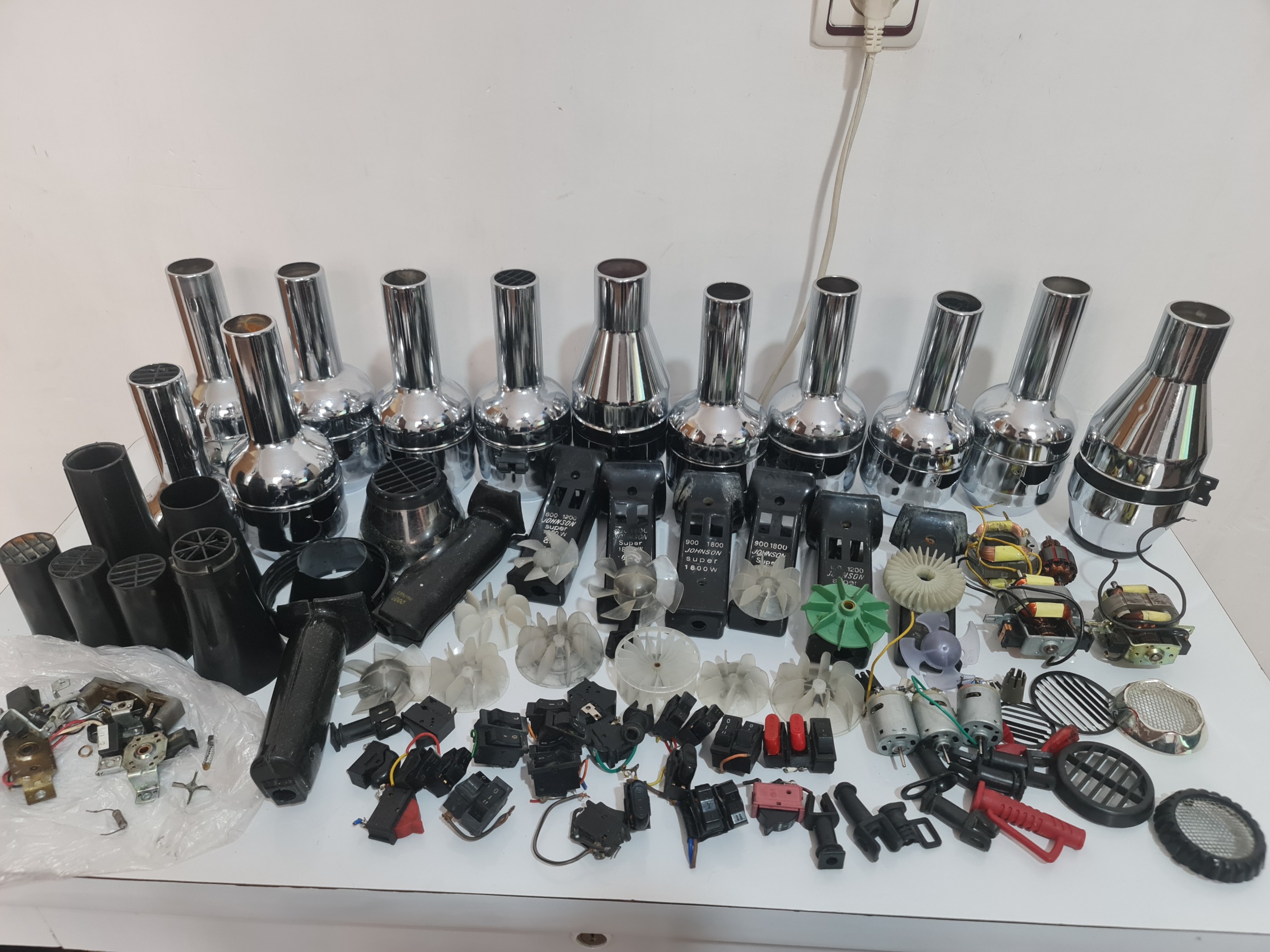 تعدادی وسایل سشوار