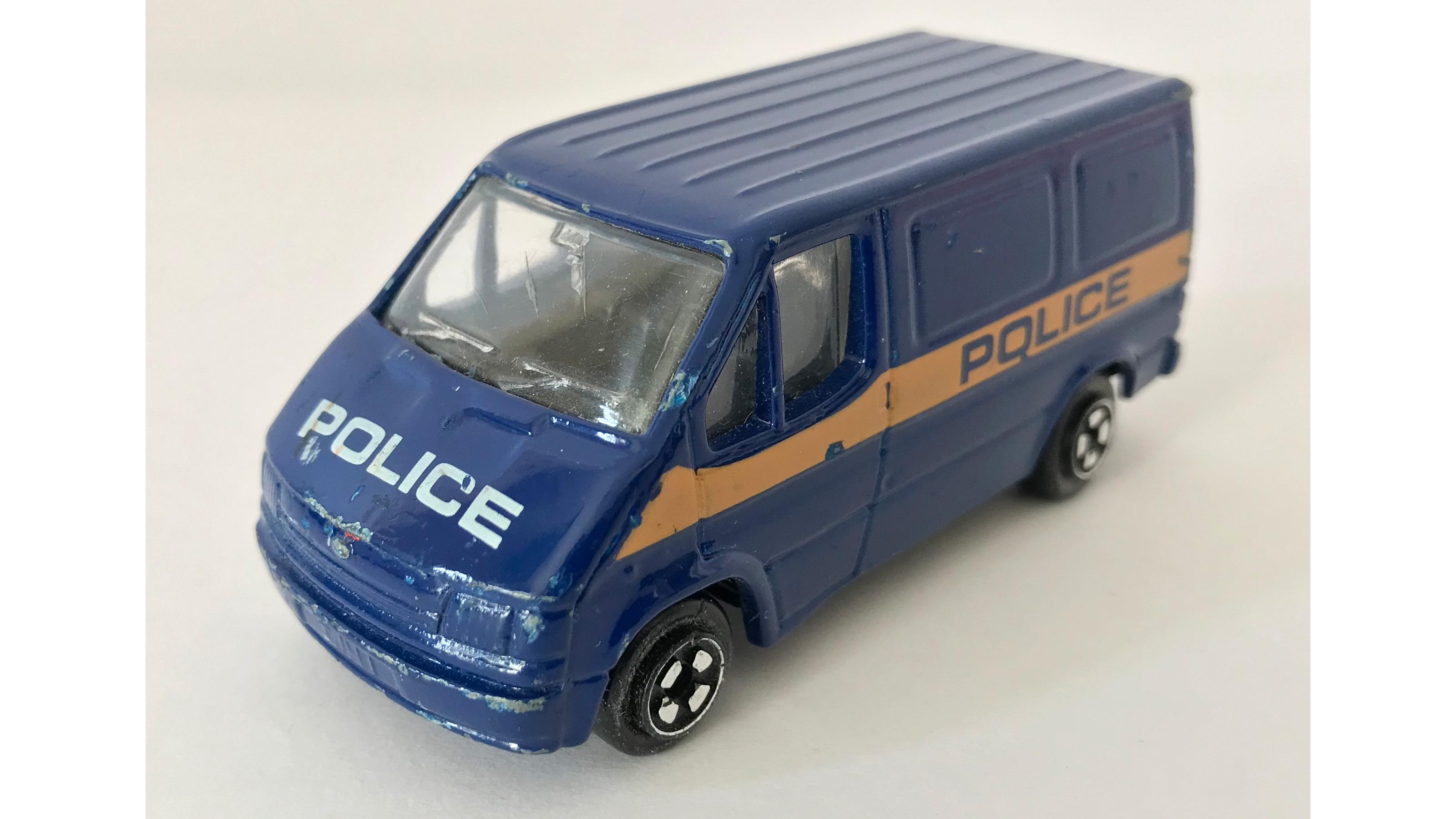 ماشین قدیمی ون فورد پلیس کورگی corgi