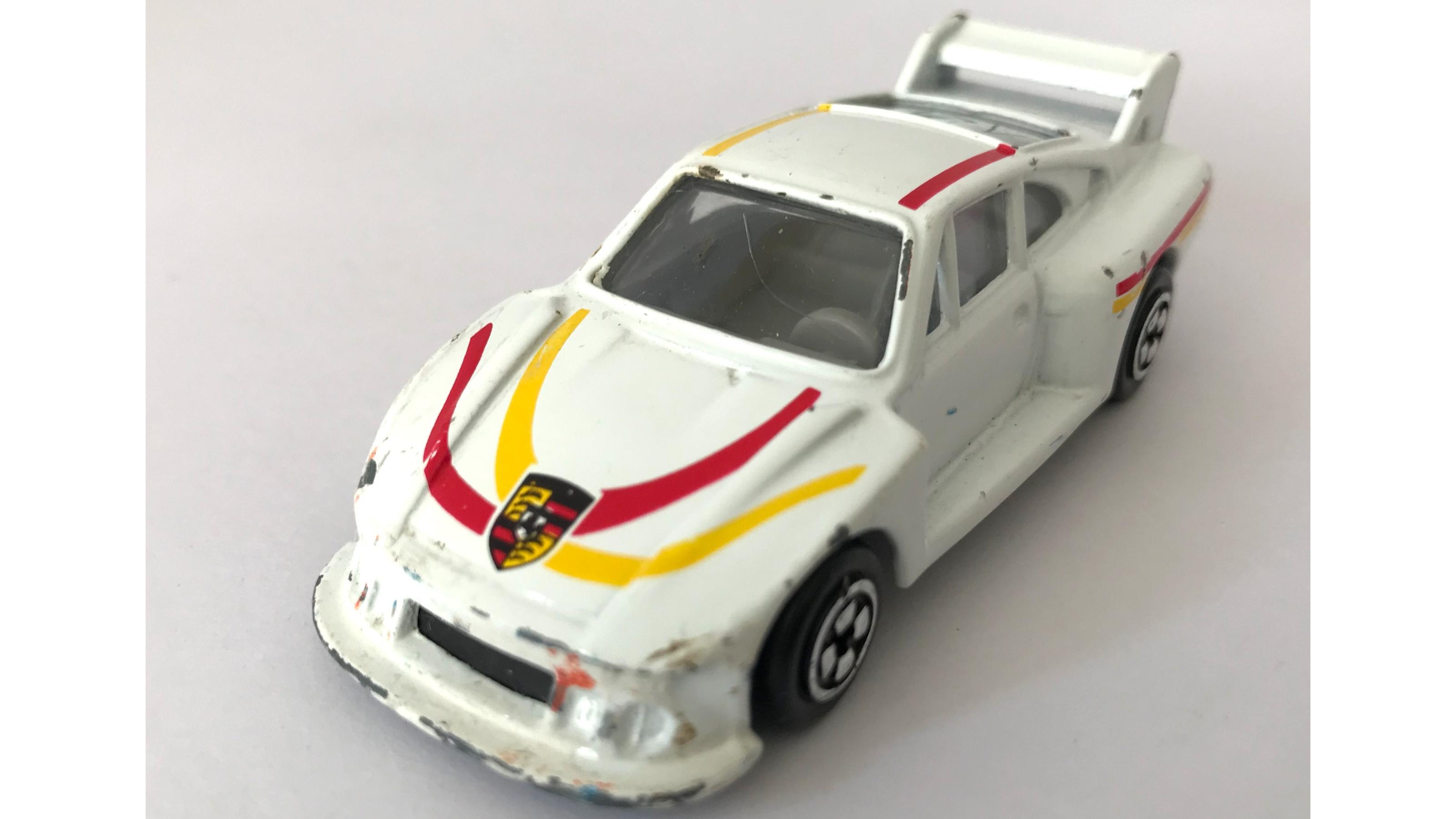 ماشین قدیمی پورشه کورگی corgi