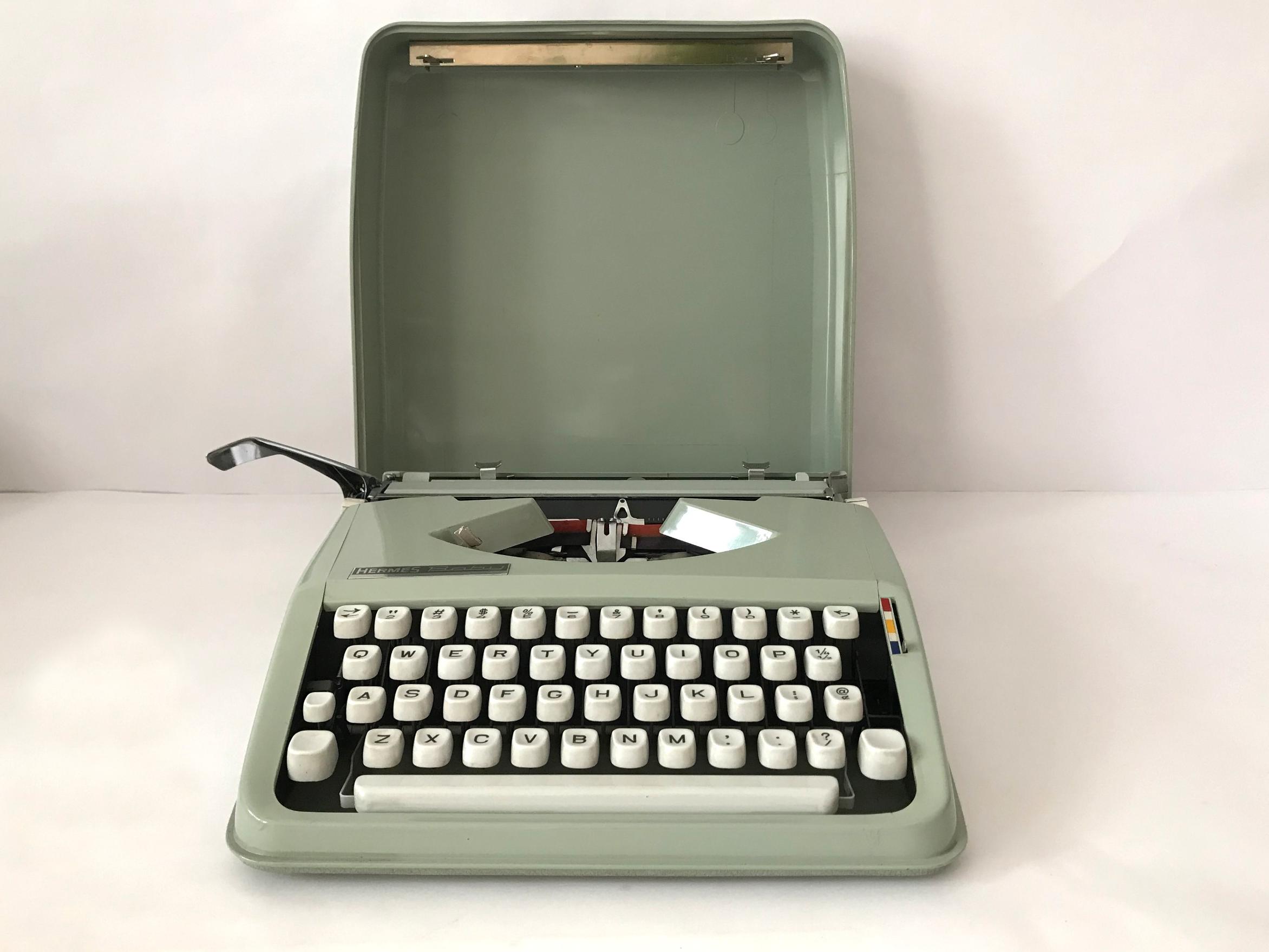 ماشین تایپ هرمس hermes baby (توضیحات دارد)