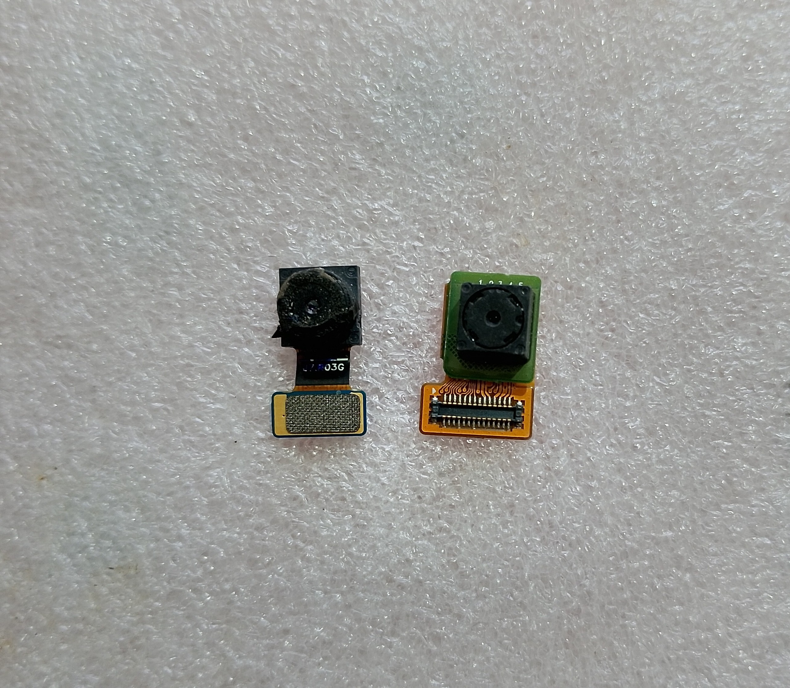 دوربین جلو کوشی موبایل