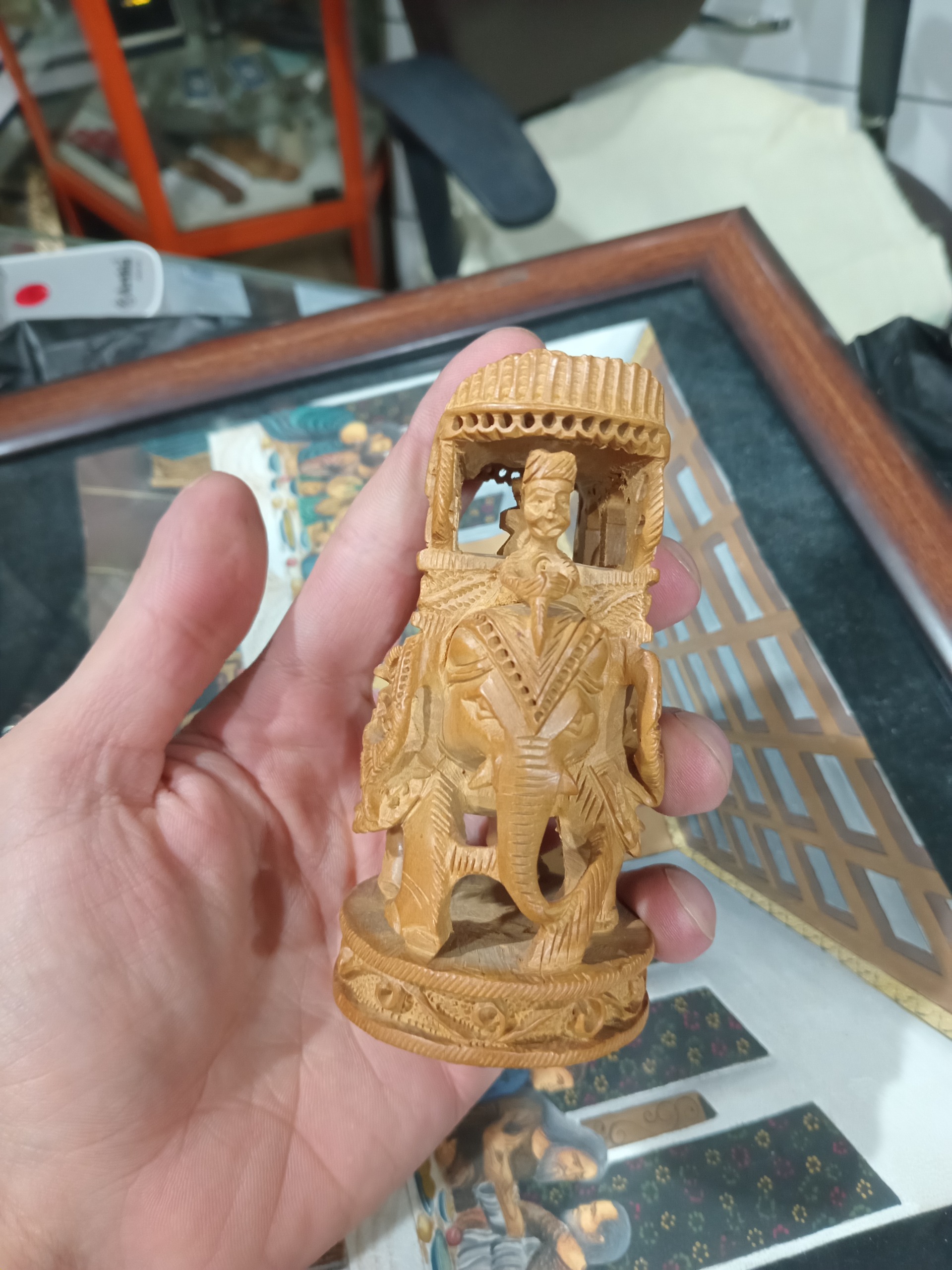 یه تیکه چوب تمام تراشه دست صحیح و سلامت