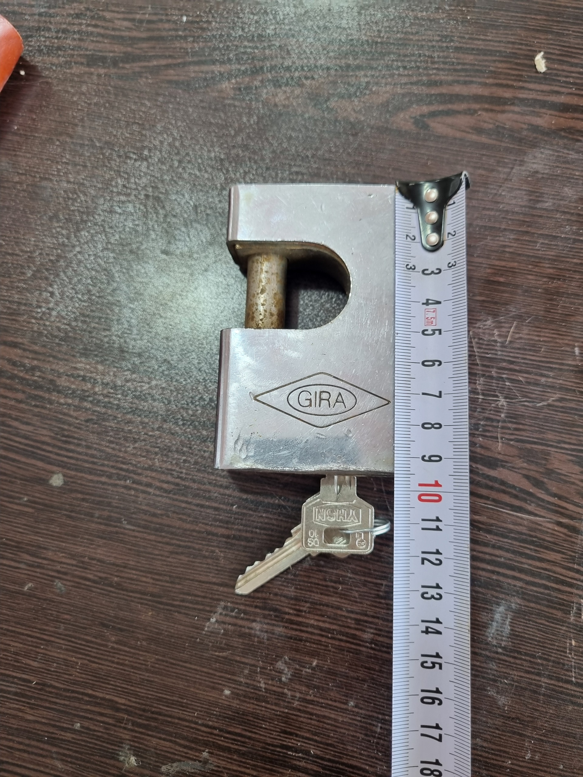 قفل کتابی گیرا