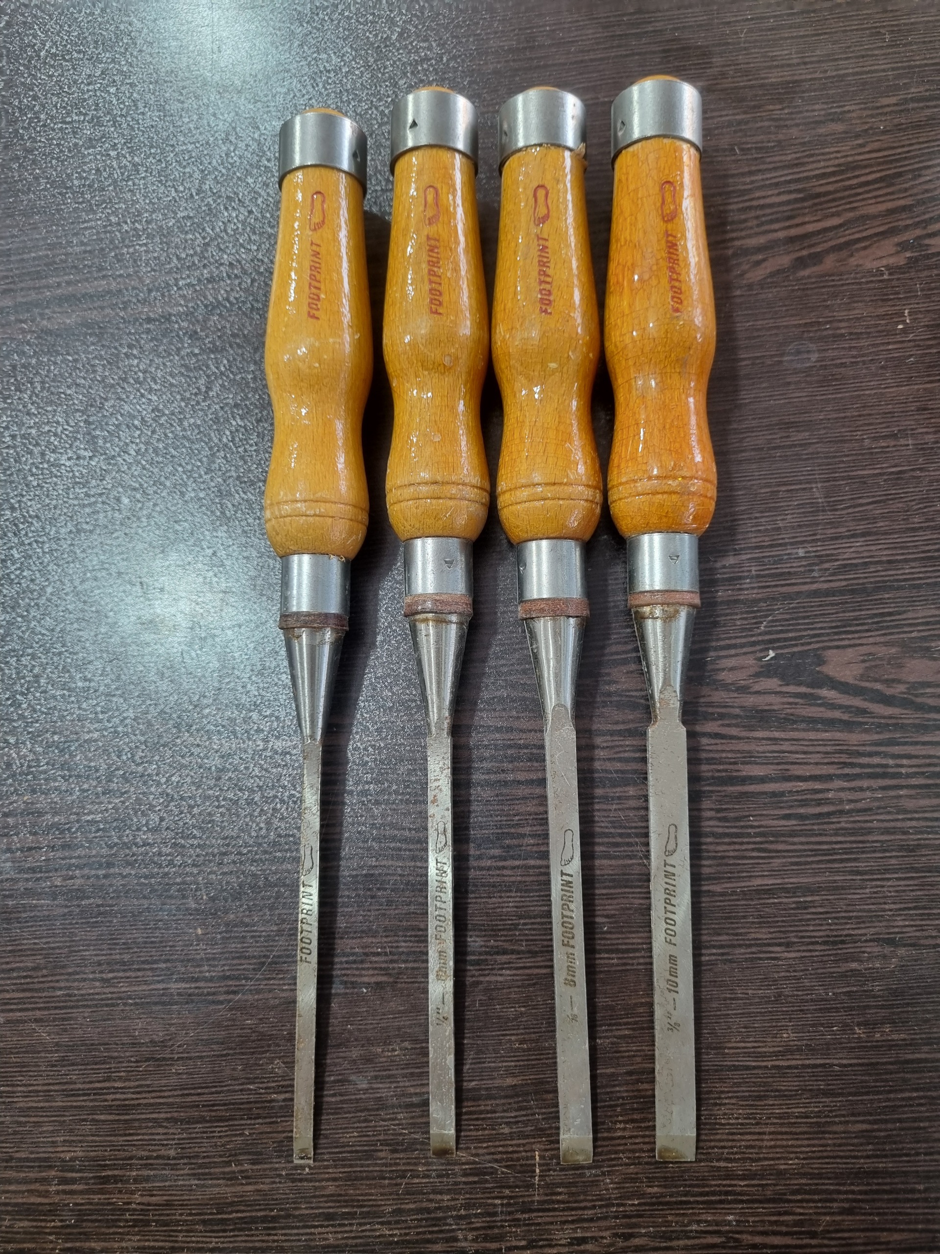 ست مغار انگلیسیFootprint توضیحات دارد کمیاب