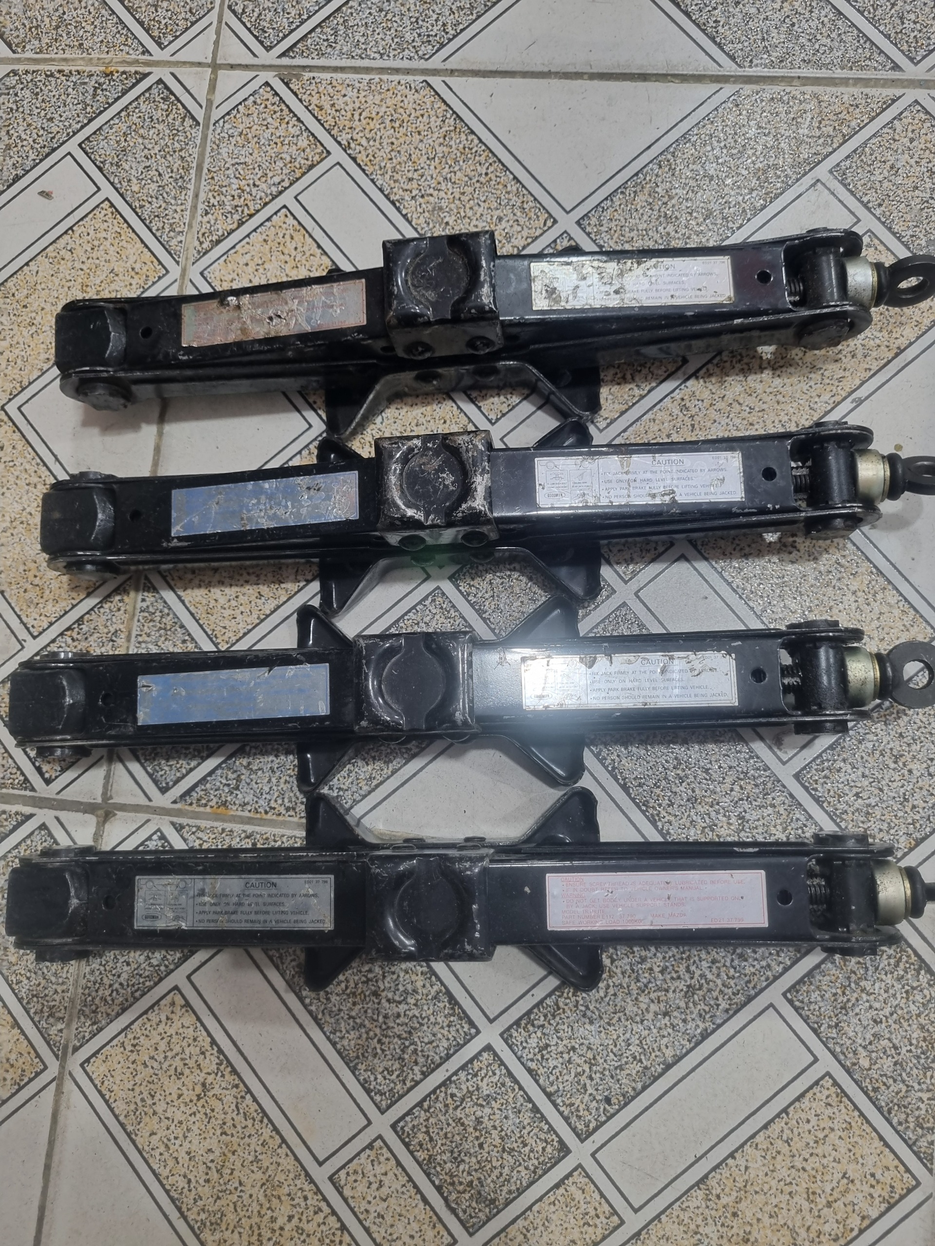 جک مزادا ژاپنی ظرفیت 1000کیلو