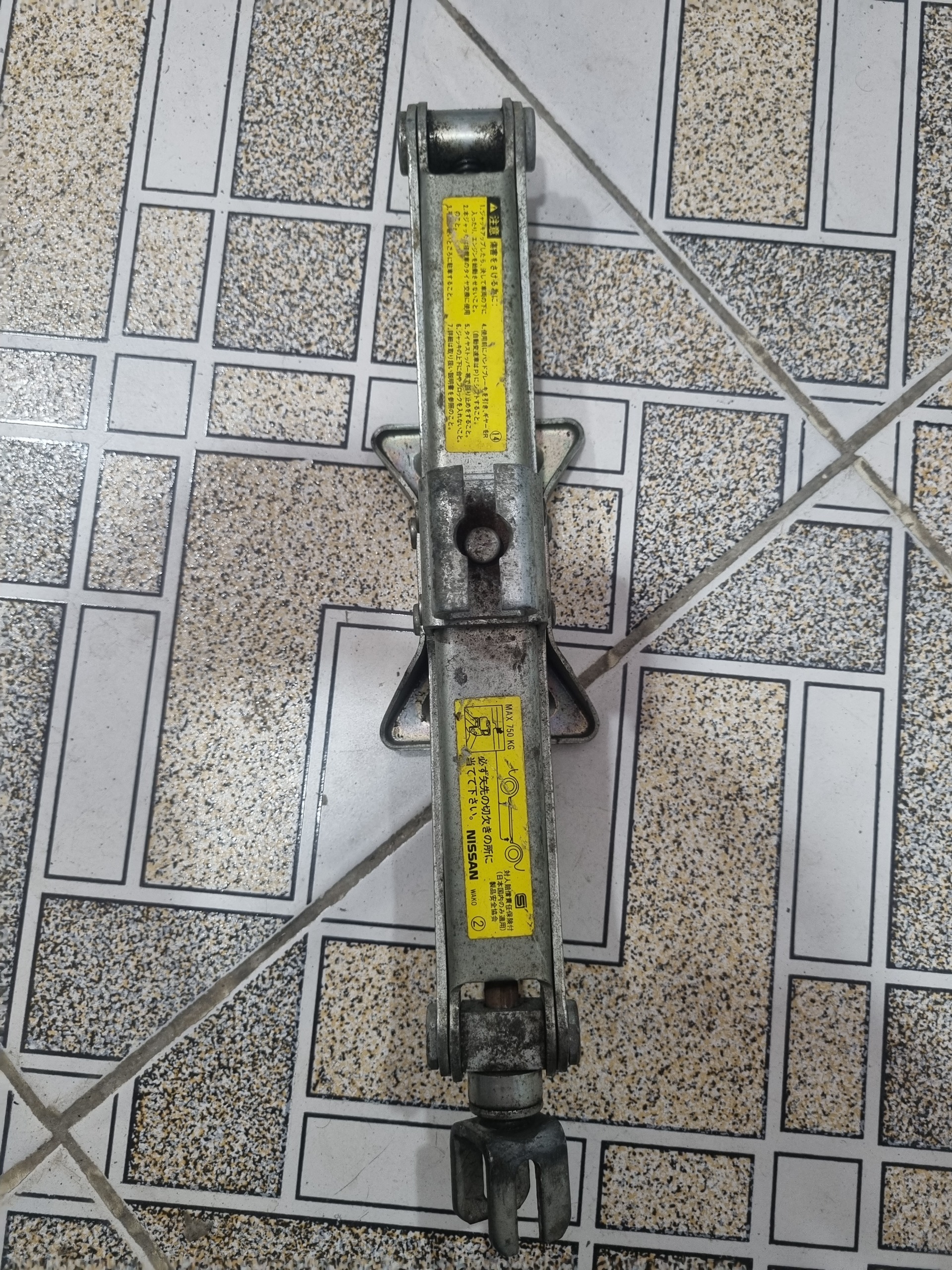 جک ژاپنی نیسان ظرفیت750کیلو