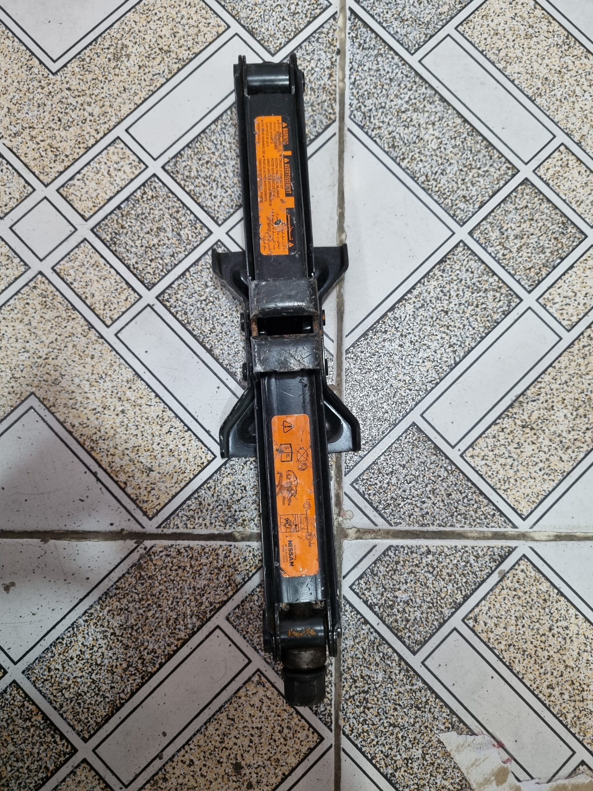 جک ماشین نیسان ژاپنی ظرفیت 1050کیلو پیچی