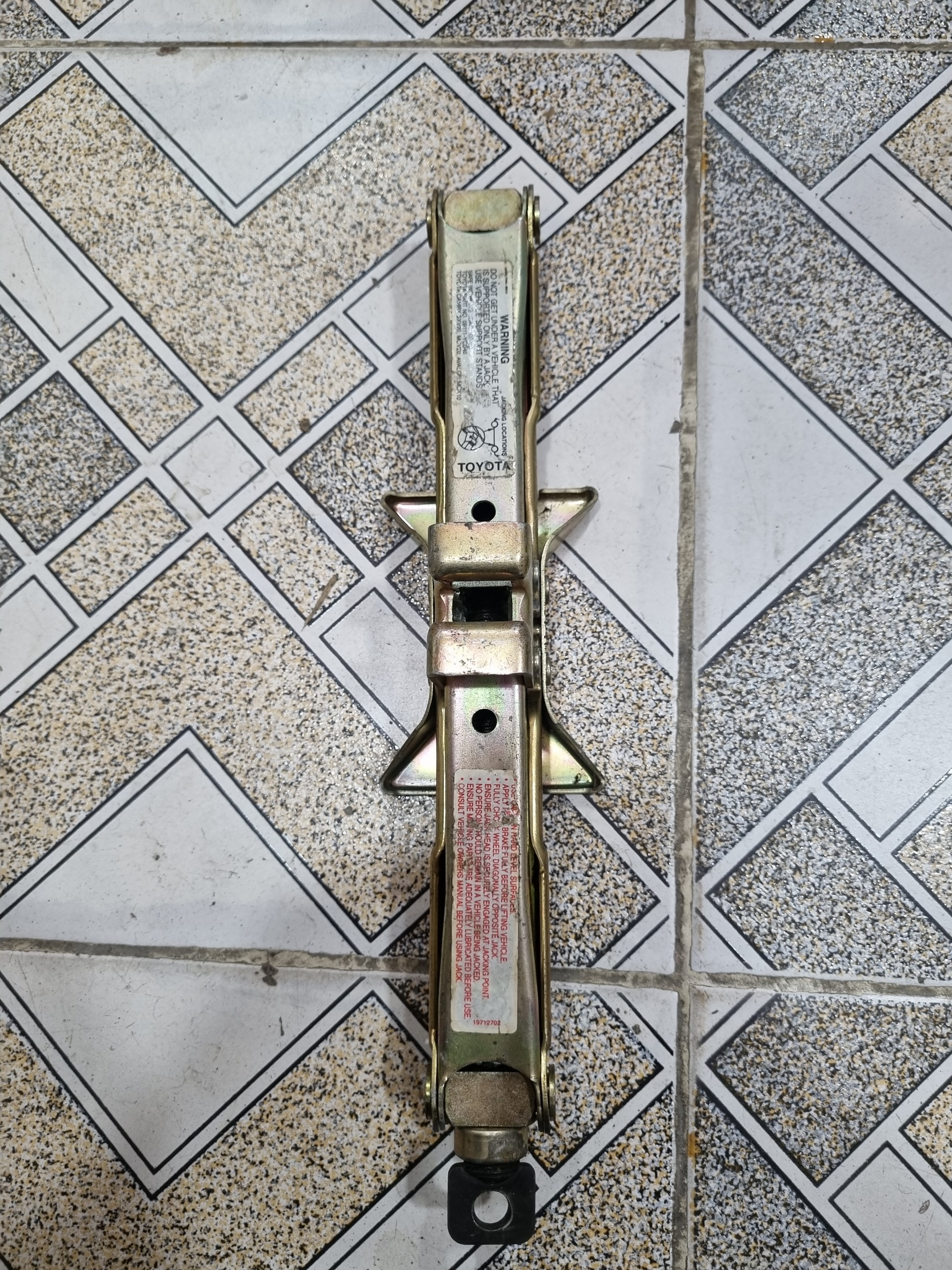 جک ماشین تویوتا ژاپنی ظرفیت 1000کیلو