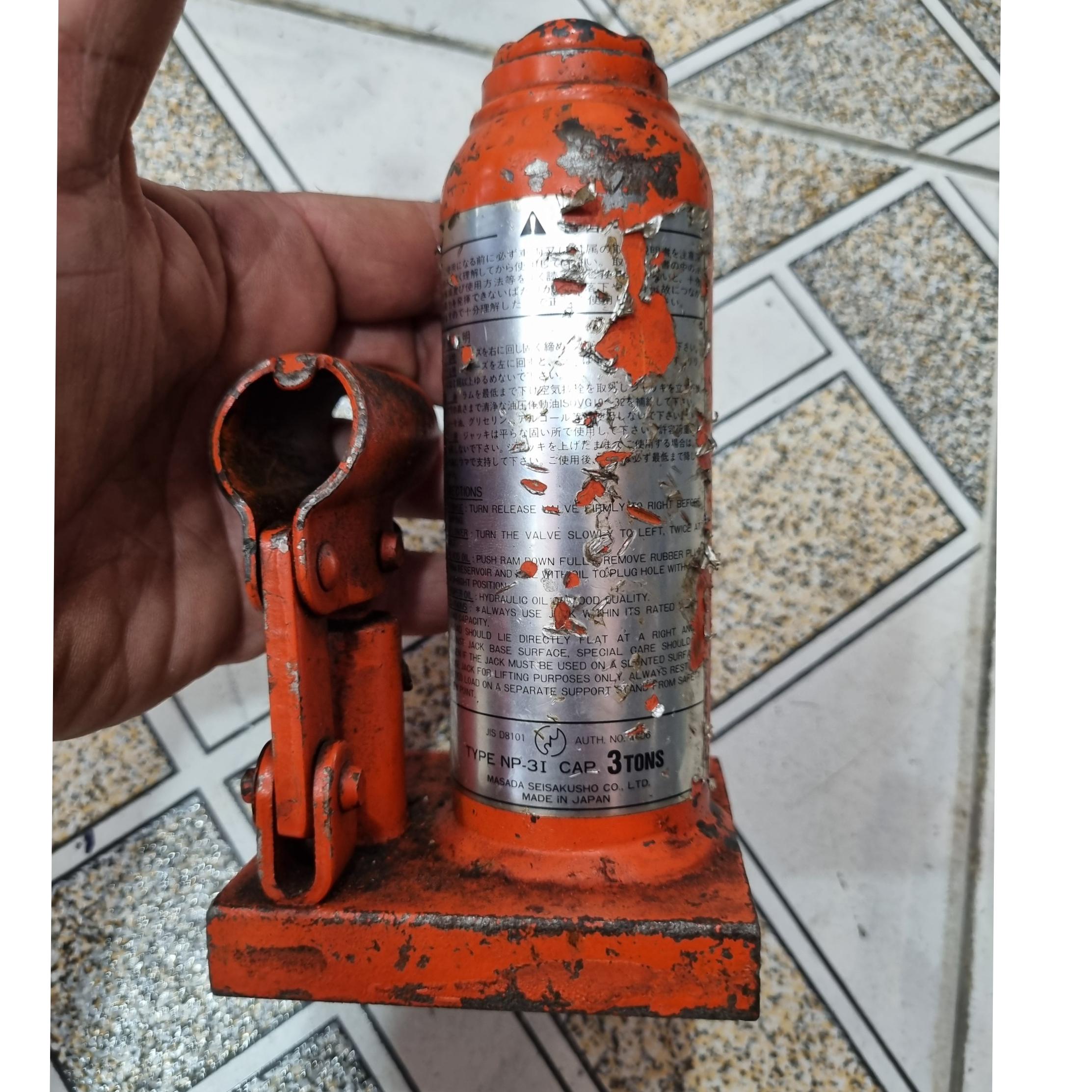 جک ژاپنی 3تن استوک طبق تصویر توضیحات