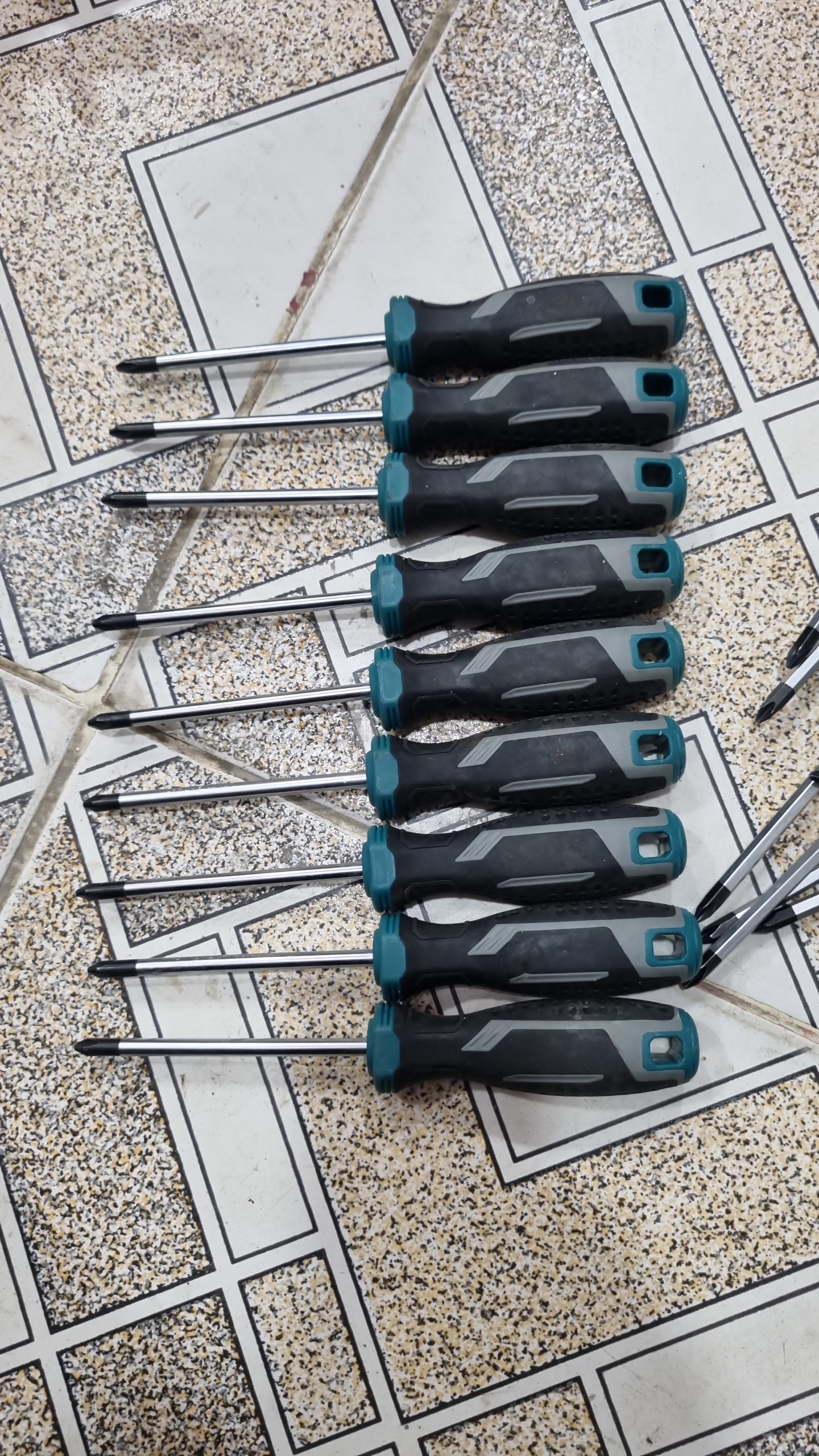 پیچ گوشتی چهار سو طبق تصویر توضیحات