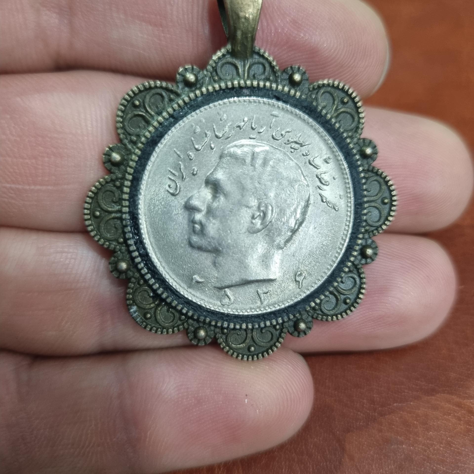 مدال گردنی محمد رضا شاه پهلوی توضیحات