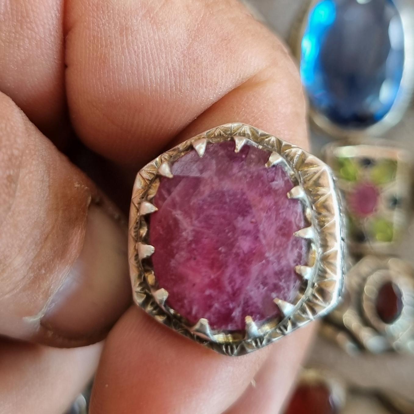 انگشتر یاقوت قرمز کلکسیونی کمیاب توضیحات