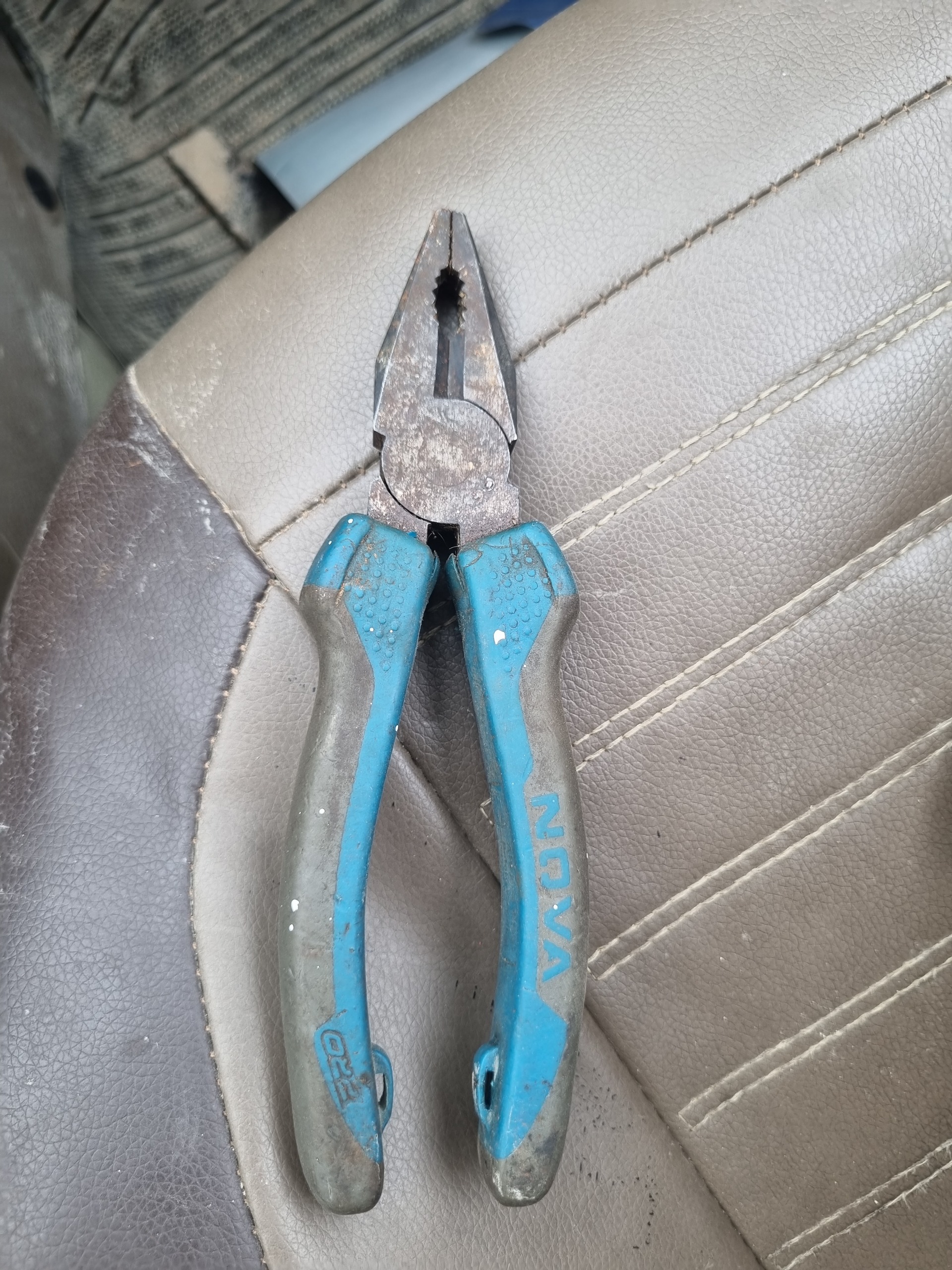 انبردست اصلی نووا