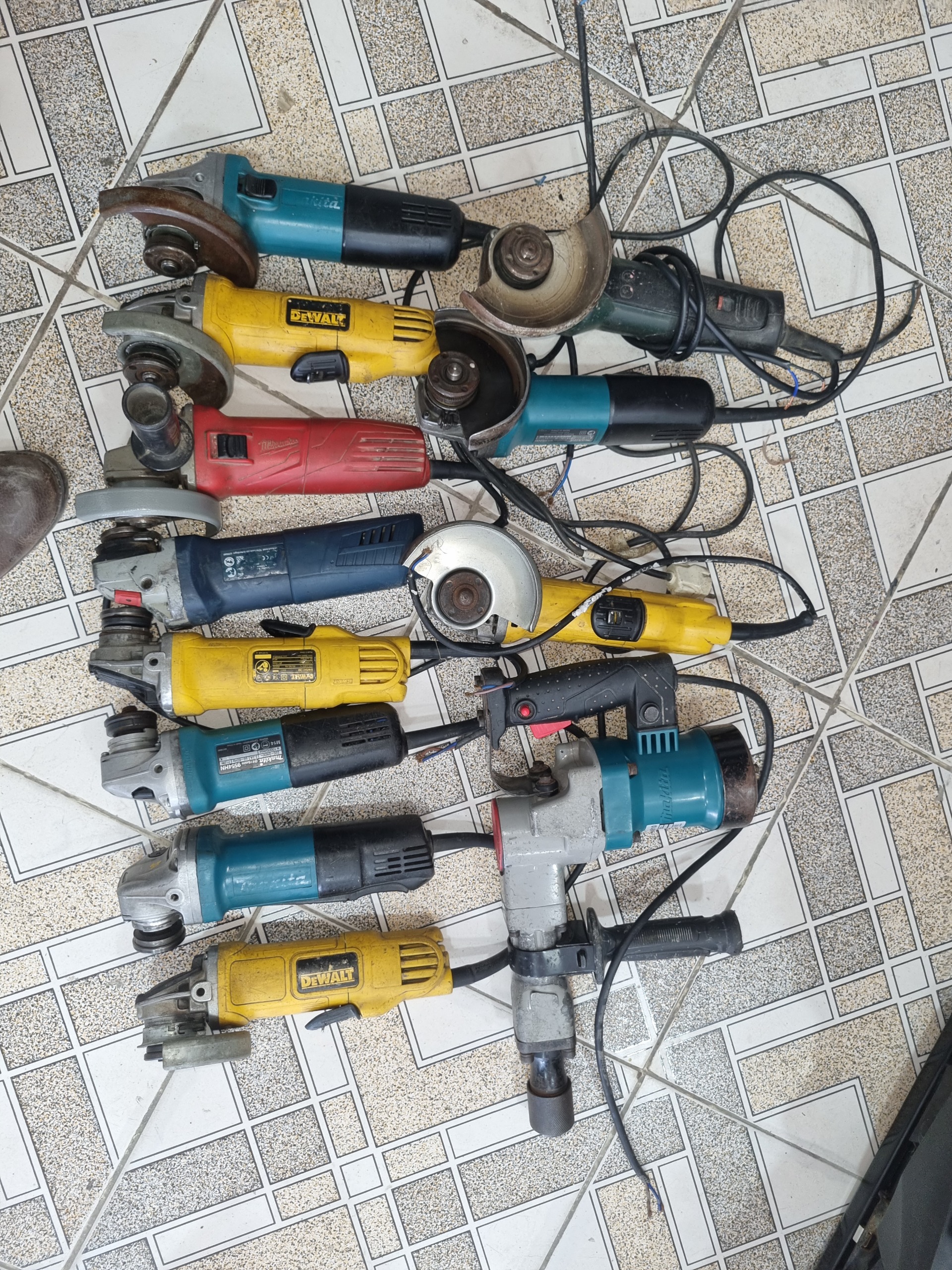 مینی سنگ فرز دیوالت ماکیتابوش هیبتی متابو توضیحات