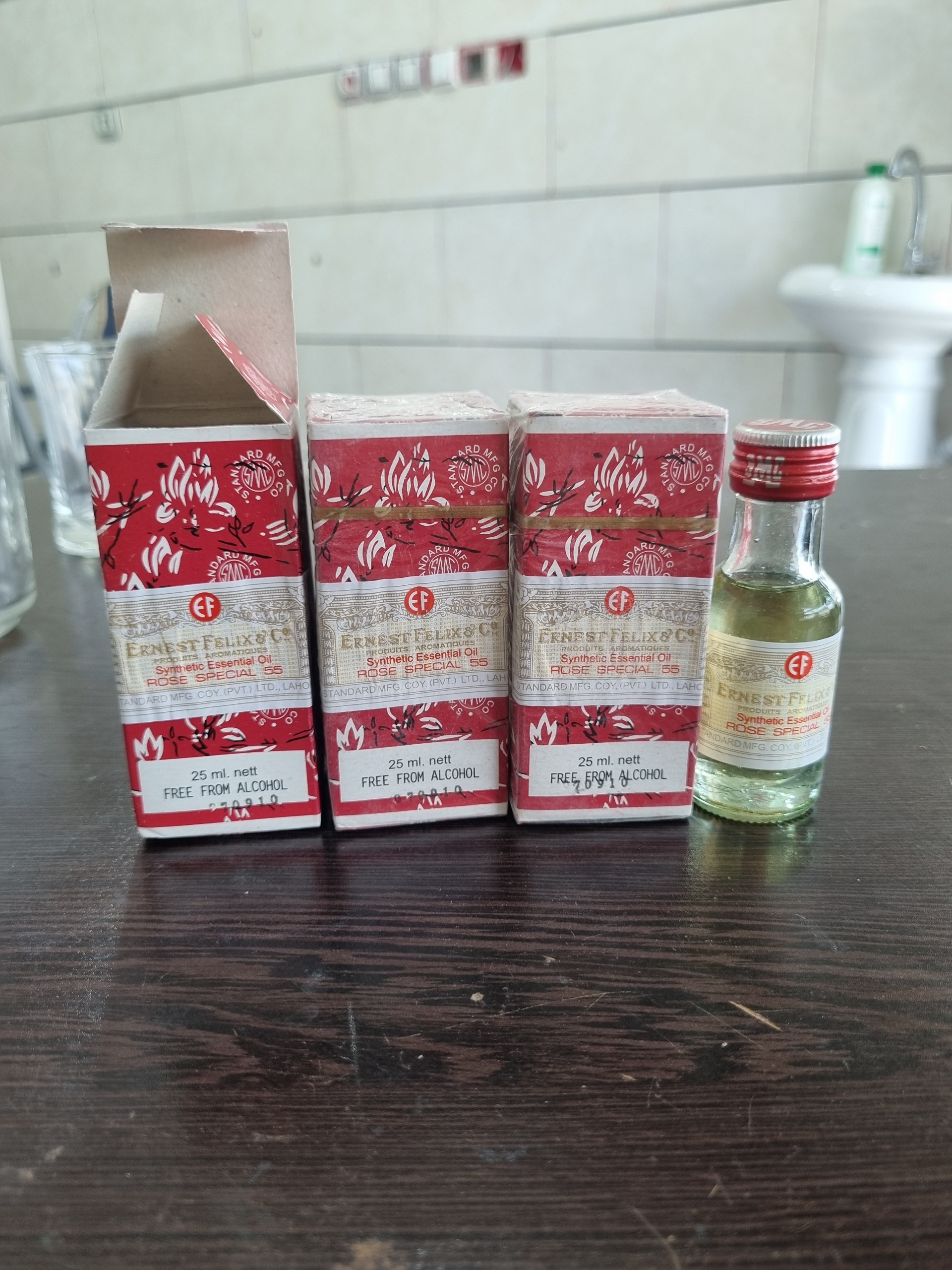 عطر پاکستانی گل محمدی یا رز توضیحات دارد